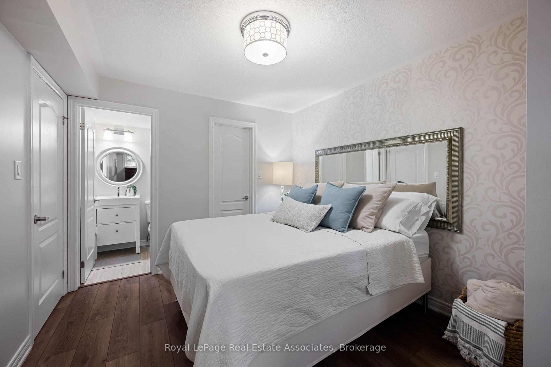 Photo 31 of Unit 16, 2563 Sixth Line, Oakville, River Oaks — HOMEH