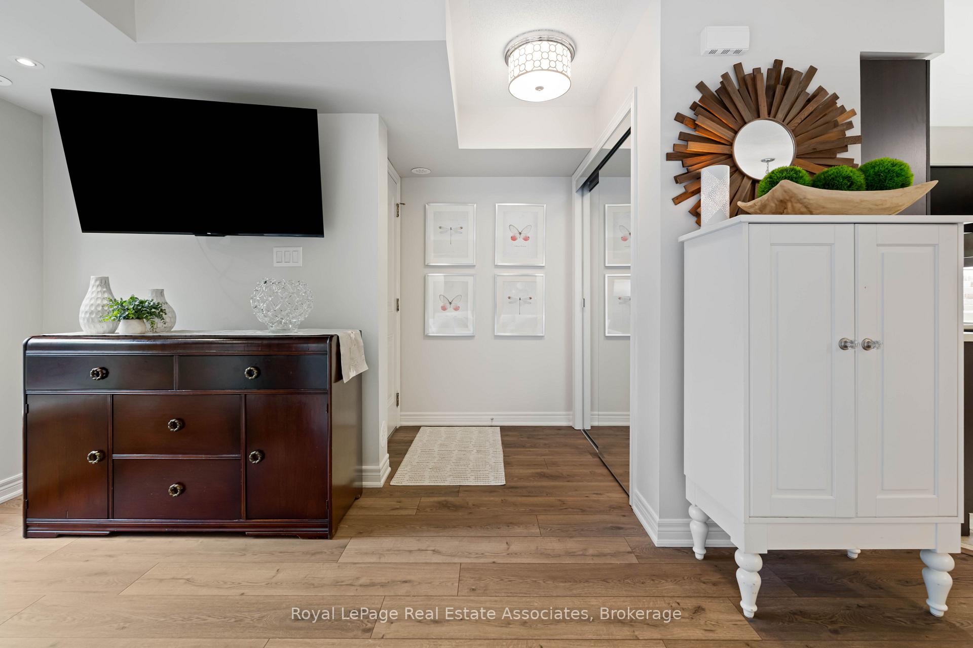 Photo 15 of Unit 16, 2563 Sixth Line, Oakville, River Oaks — HOMEH