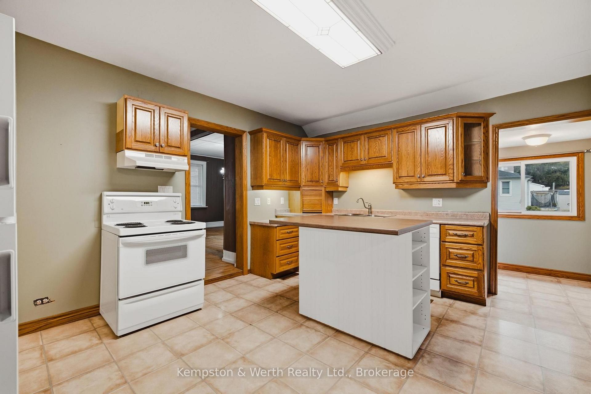 Photo 11 of 485 Wallace Avenue S, North Perth, Listowel — HOMEH