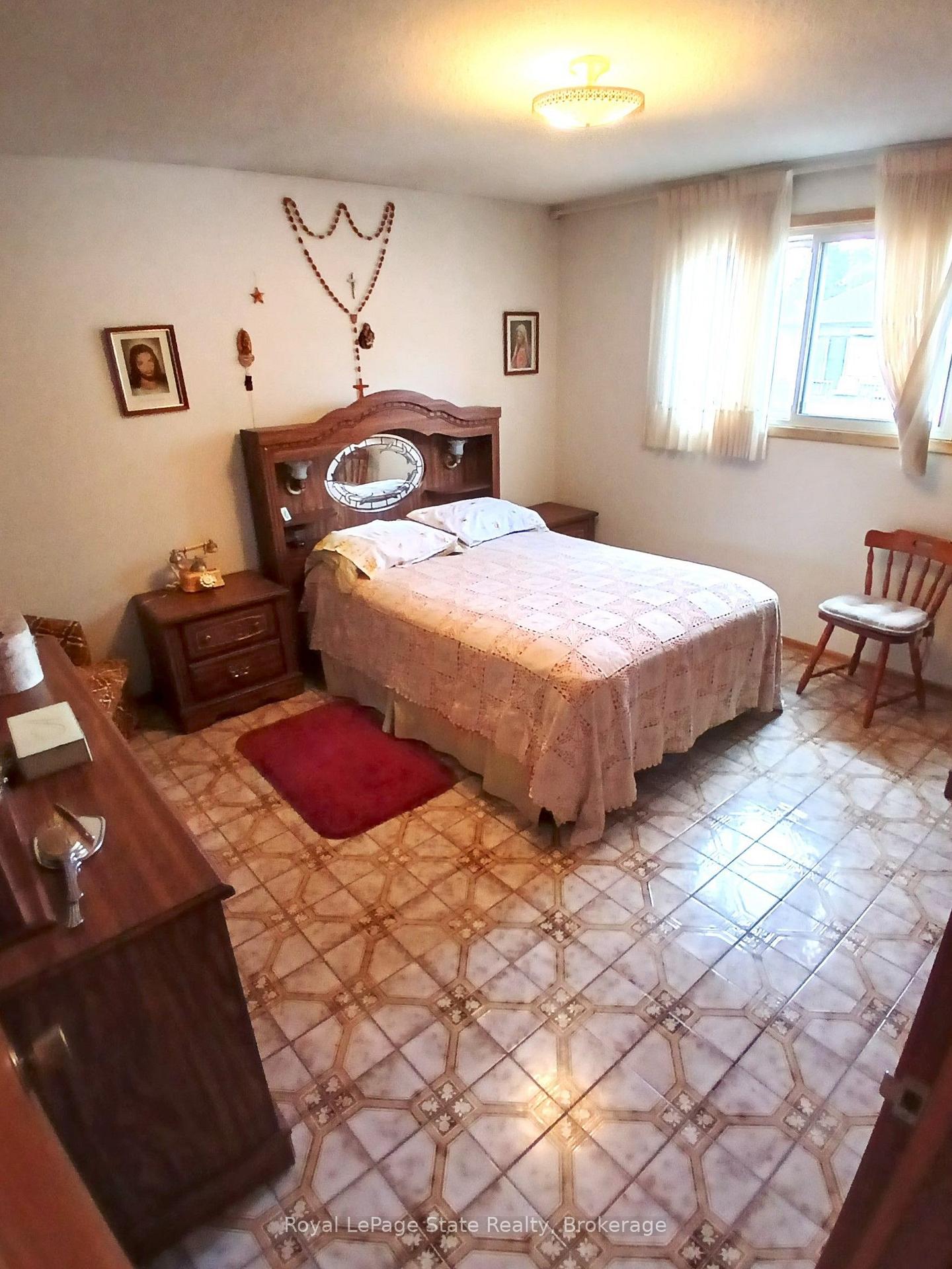Photo 12 of 118 Craigroyston Road, Hamilton, Glenview — HOMEH