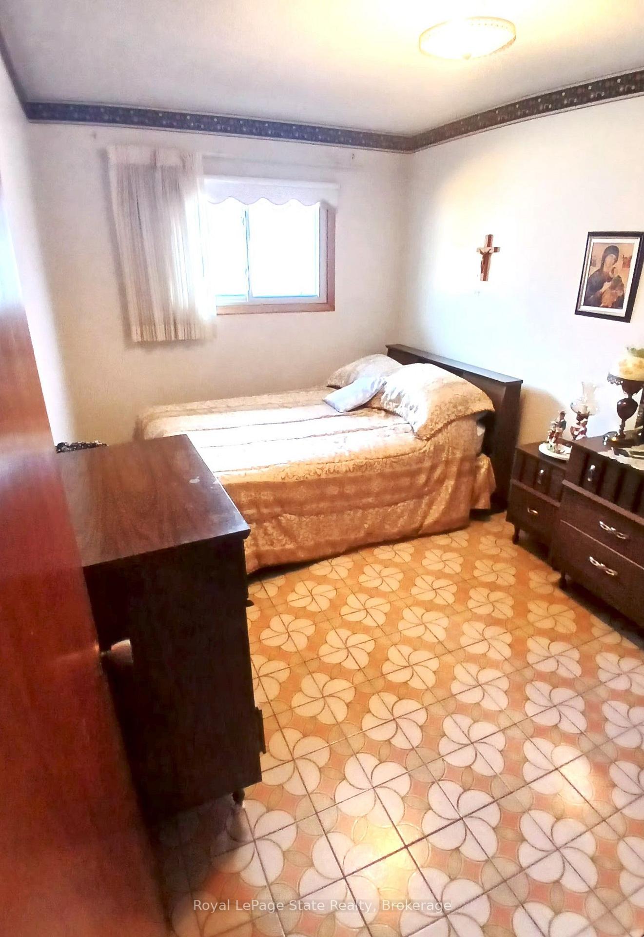 Photo 14 of 118 Craigroyston Road, Hamilton, Glenview — HOMEH