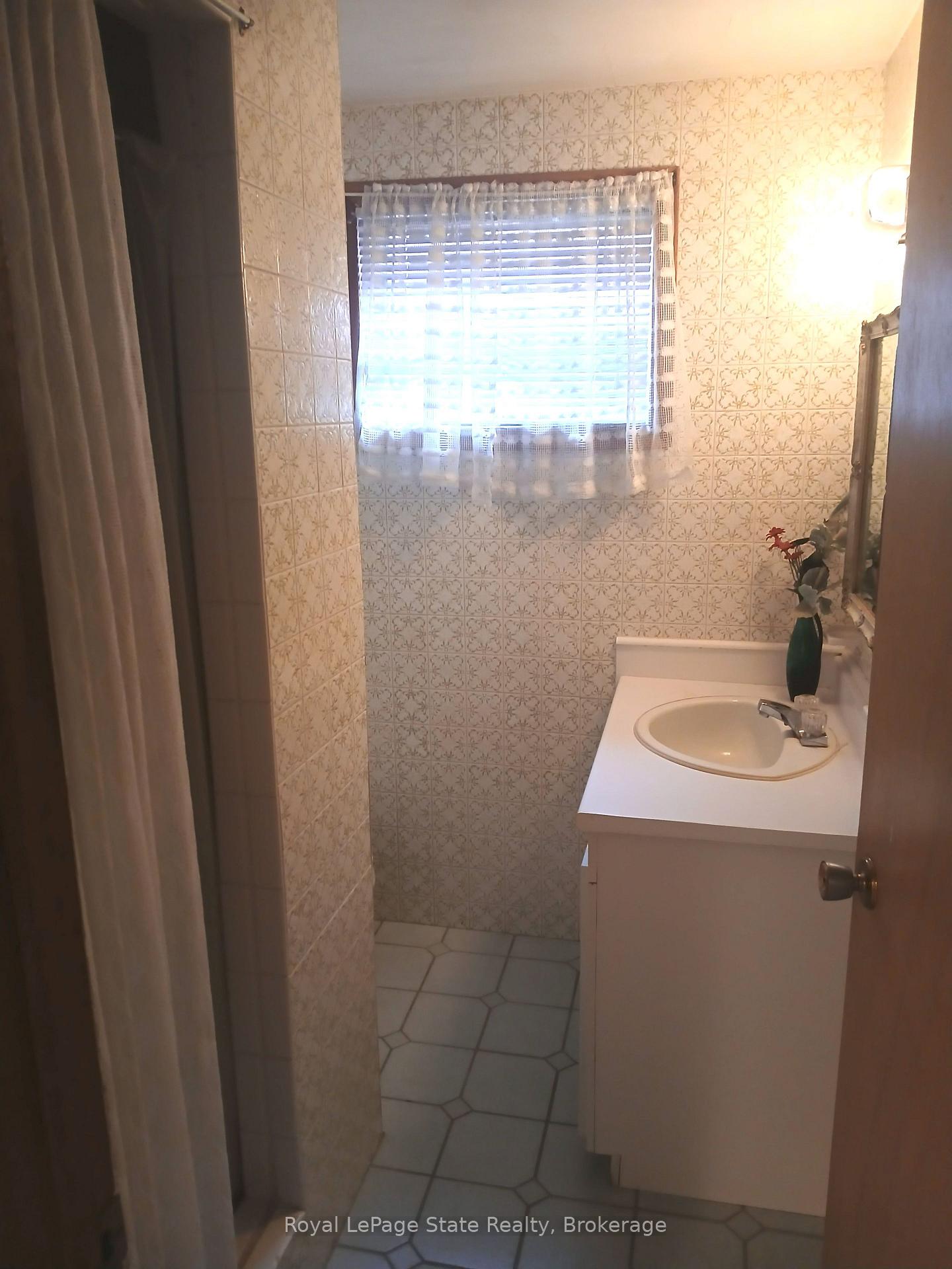 Photo 15 of 118 Craigroyston Road, Hamilton, Glenview — HOMEH