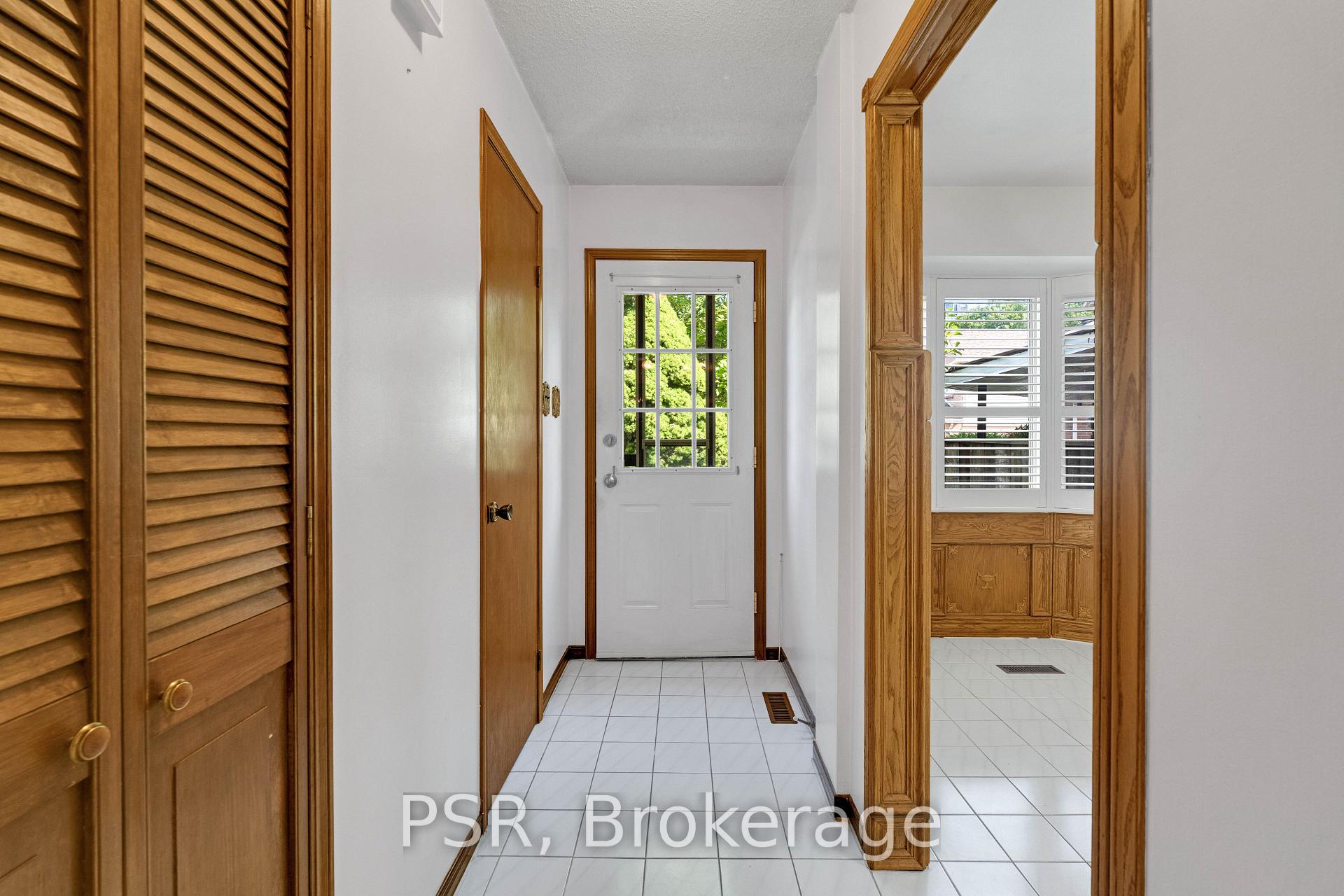 Photo 3 of 4069 Chelmsford Court, Mississauga, Creditview — HOMEH