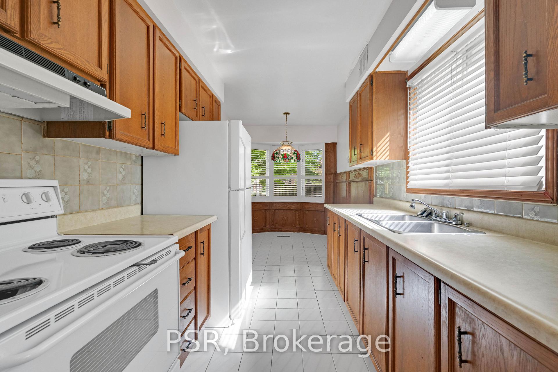 Photo 8 of 4069 Chelmsford Court, Mississauga, Creditview — HOMEH
