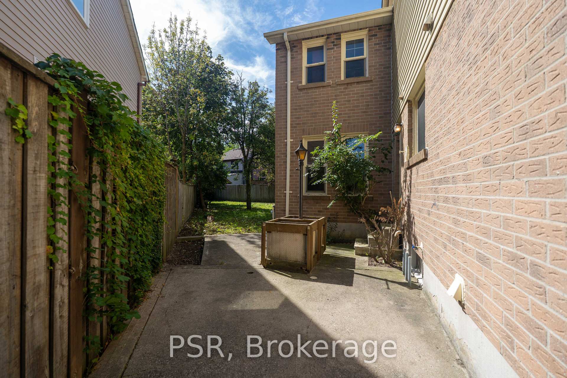 Photo 28 of 4069 Chelmsford Court, Mississauga, Creditview — HOMEH