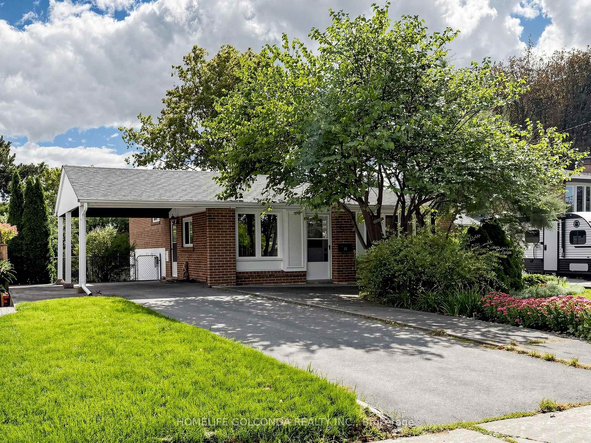 Photo 2 of 21 Grove Park Crescent, North York, Don Valley Village — HOMEH