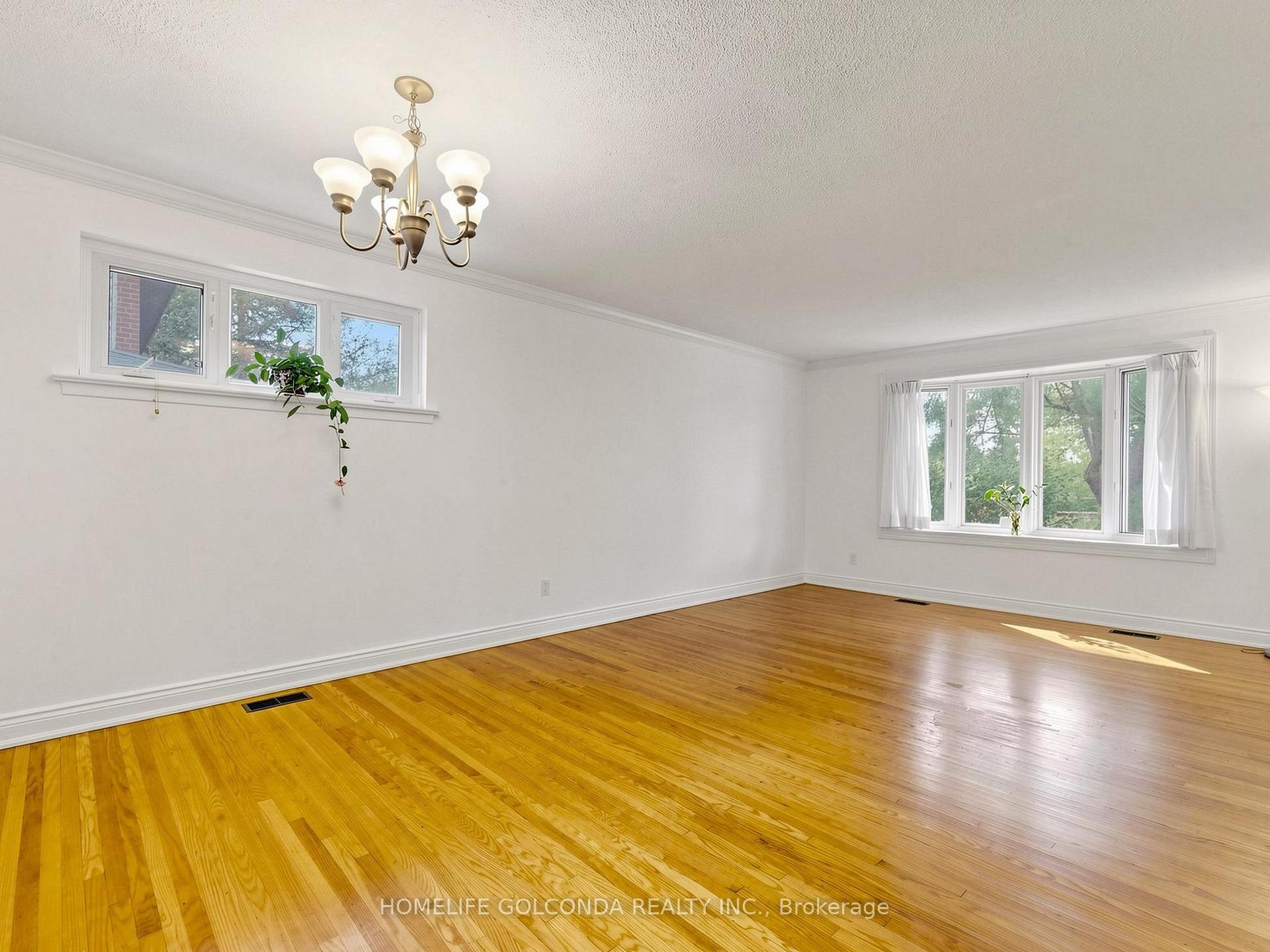 Photo 13 of 21 Grove Park Crescent, North York, Don Valley Village — HOMEH