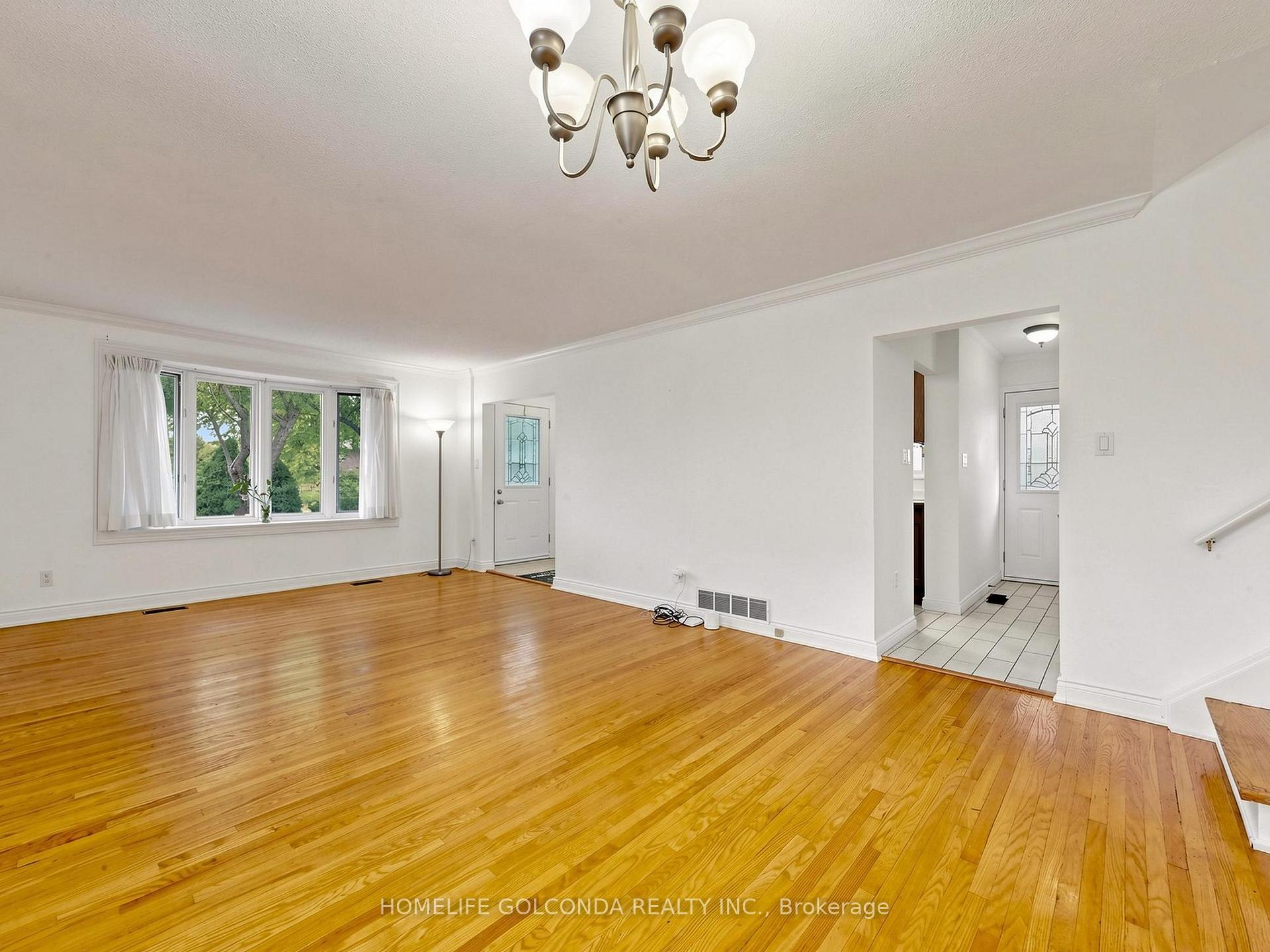 Photo 15 of 21 Grove Park Crescent, North York, Don Valley Village — HOMEH