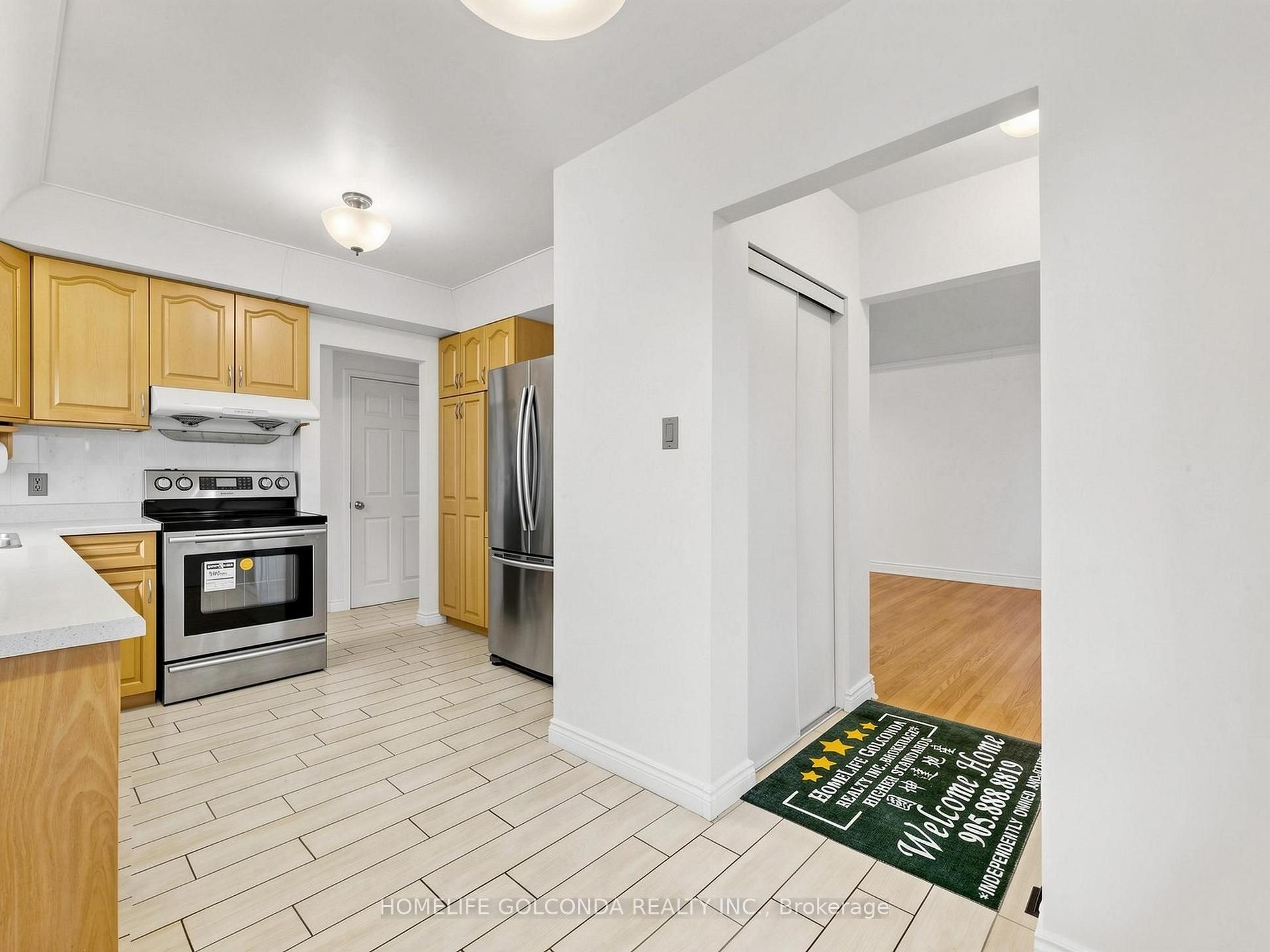 Photo 17 of 21 Grove Park Crescent, North York, Don Valley Village — HOMEH