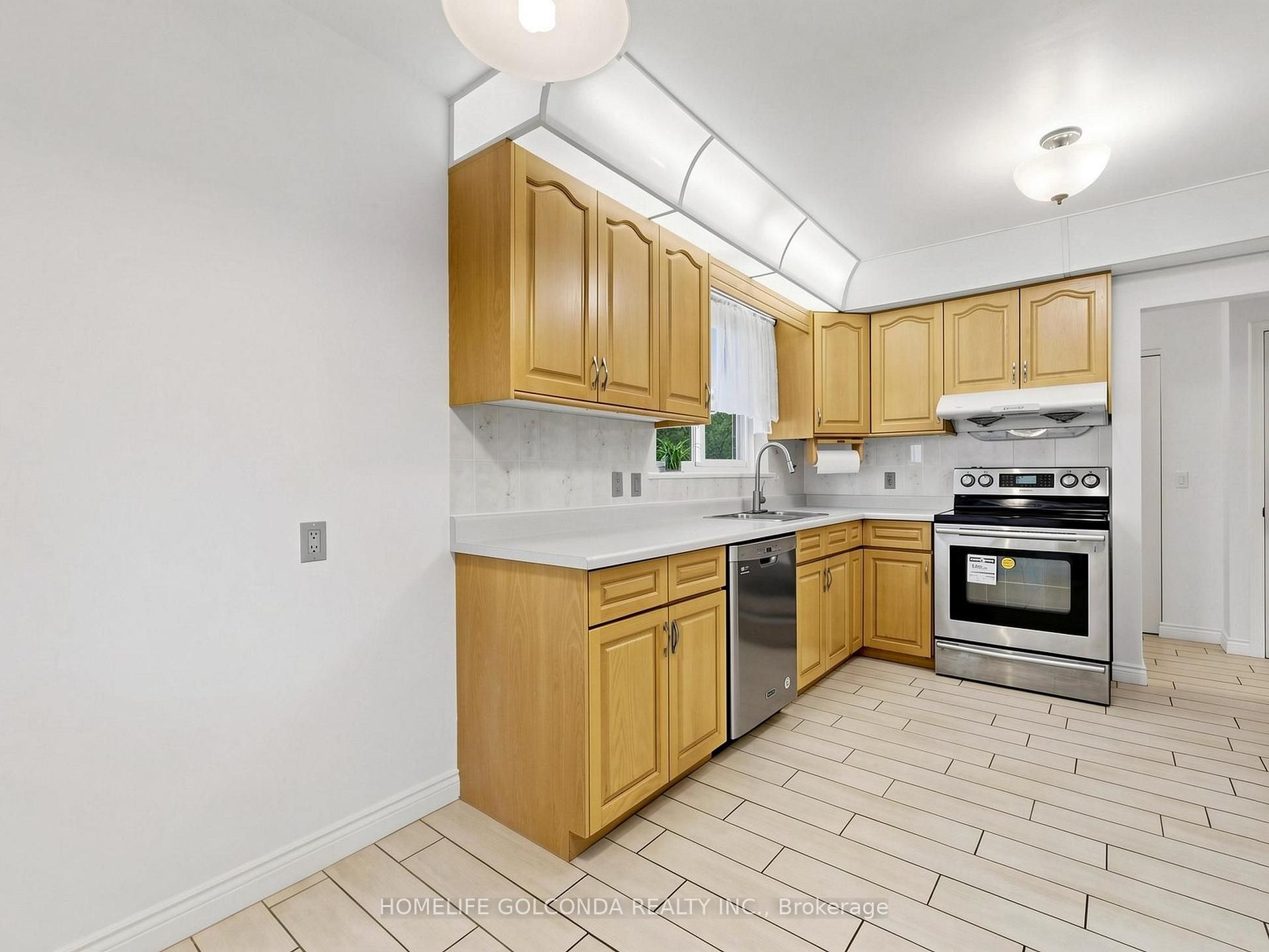 Photo 19 of 21 Grove Park Crescent, North York, Don Valley Village — HOMEH