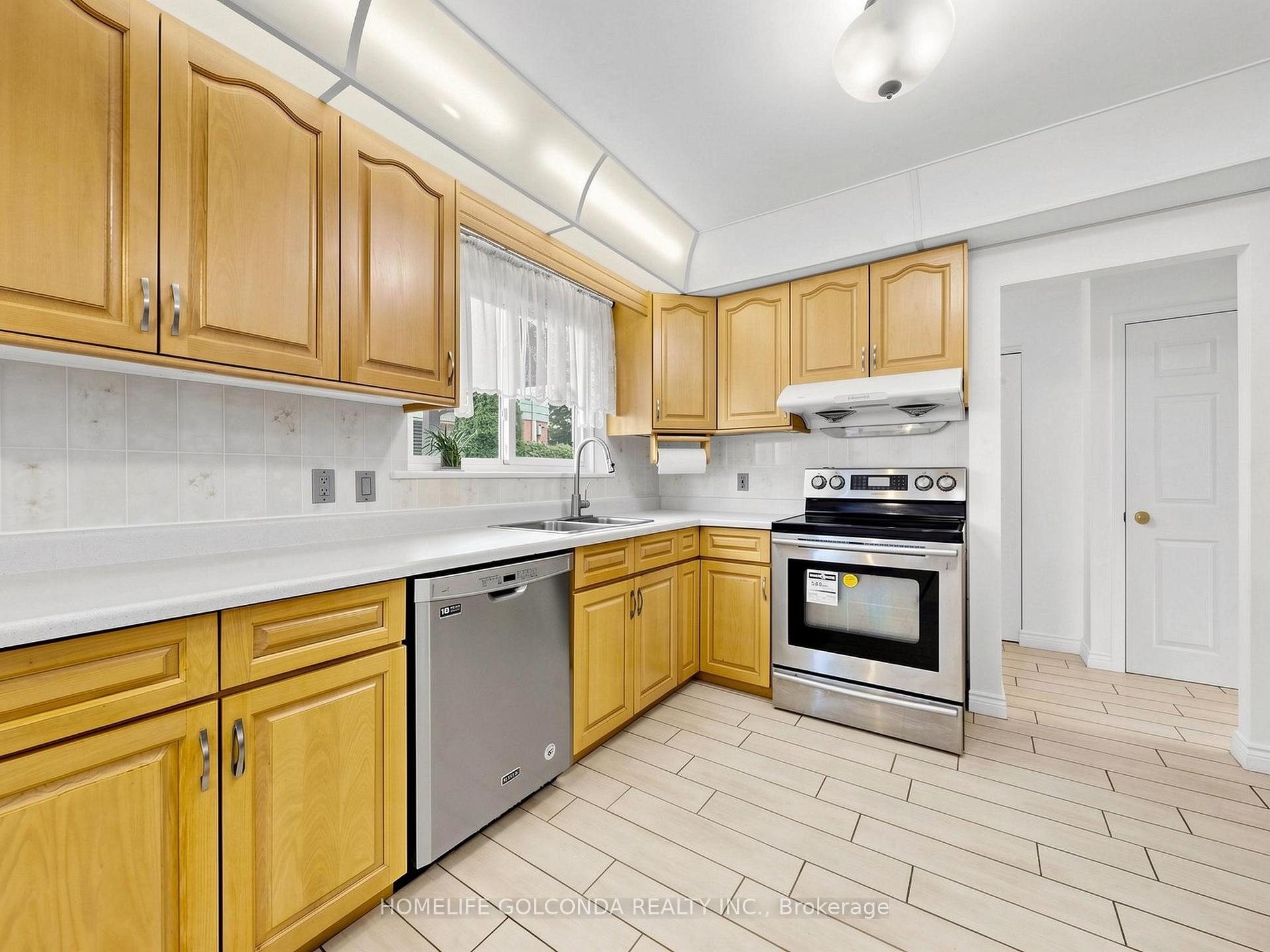 Photo 21 of 21 Grove Park Crescent, North York, Don Valley Village — HOMEH