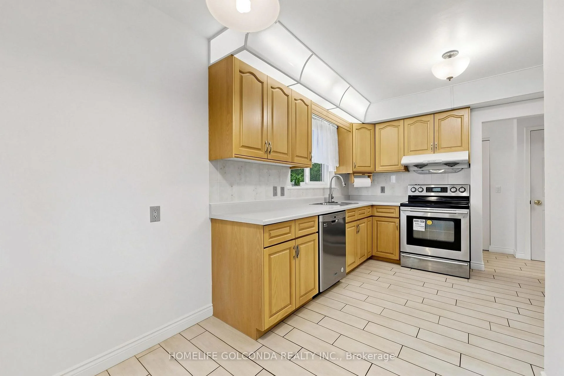 Photo 20 of 21 Grove Park Crescent, North York, Don Valley Village — HOMEH