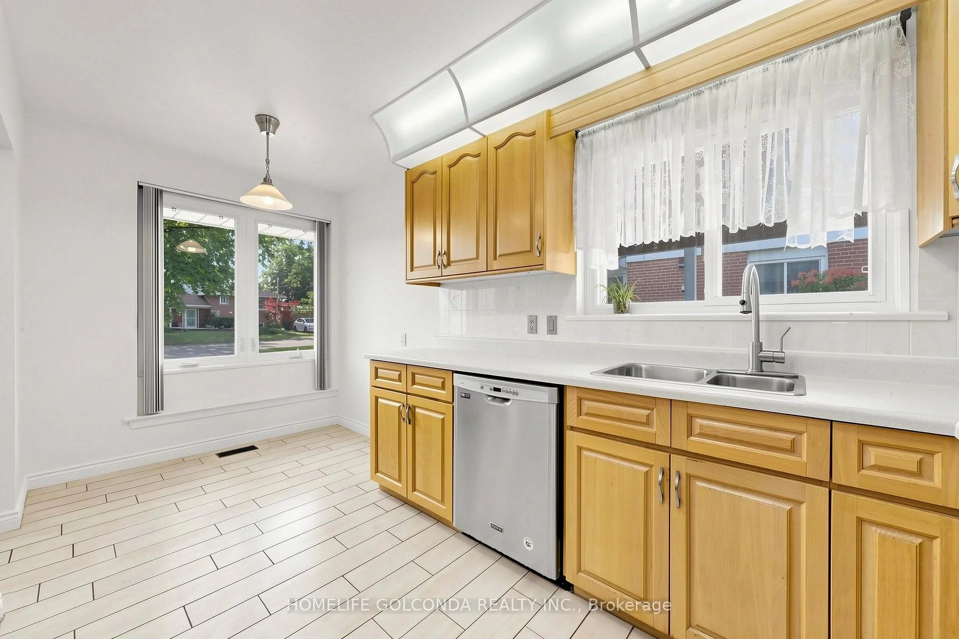 Photo 24 of 21 Grove Park Crescent, North York, Don Valley Village — HOMEH