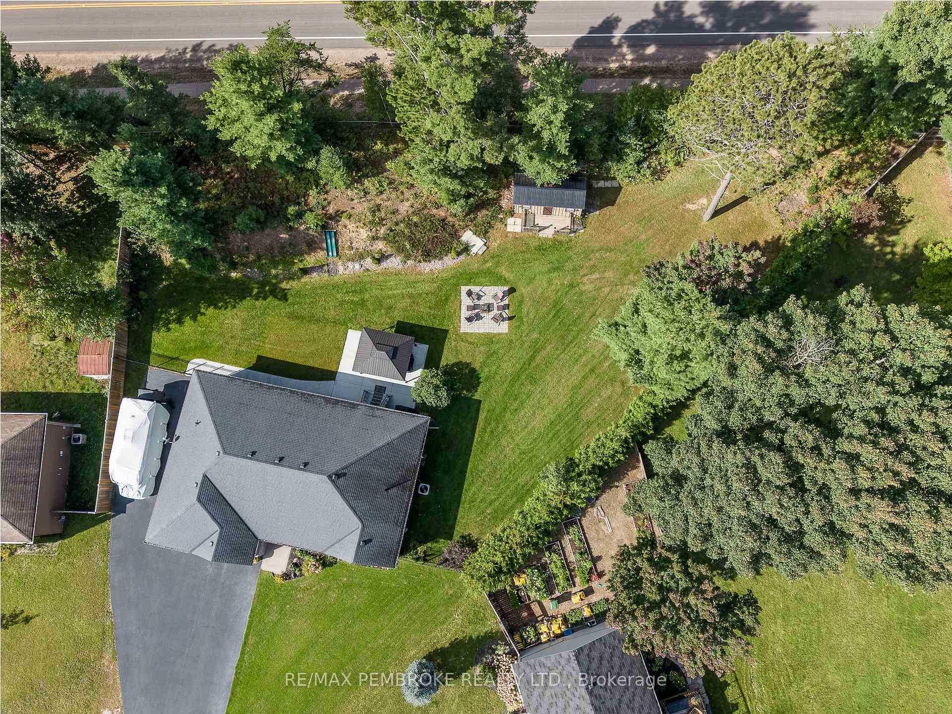 Photo 5 of 221 Oriole Crescent, Petawawa, Petawawa — HOMEH