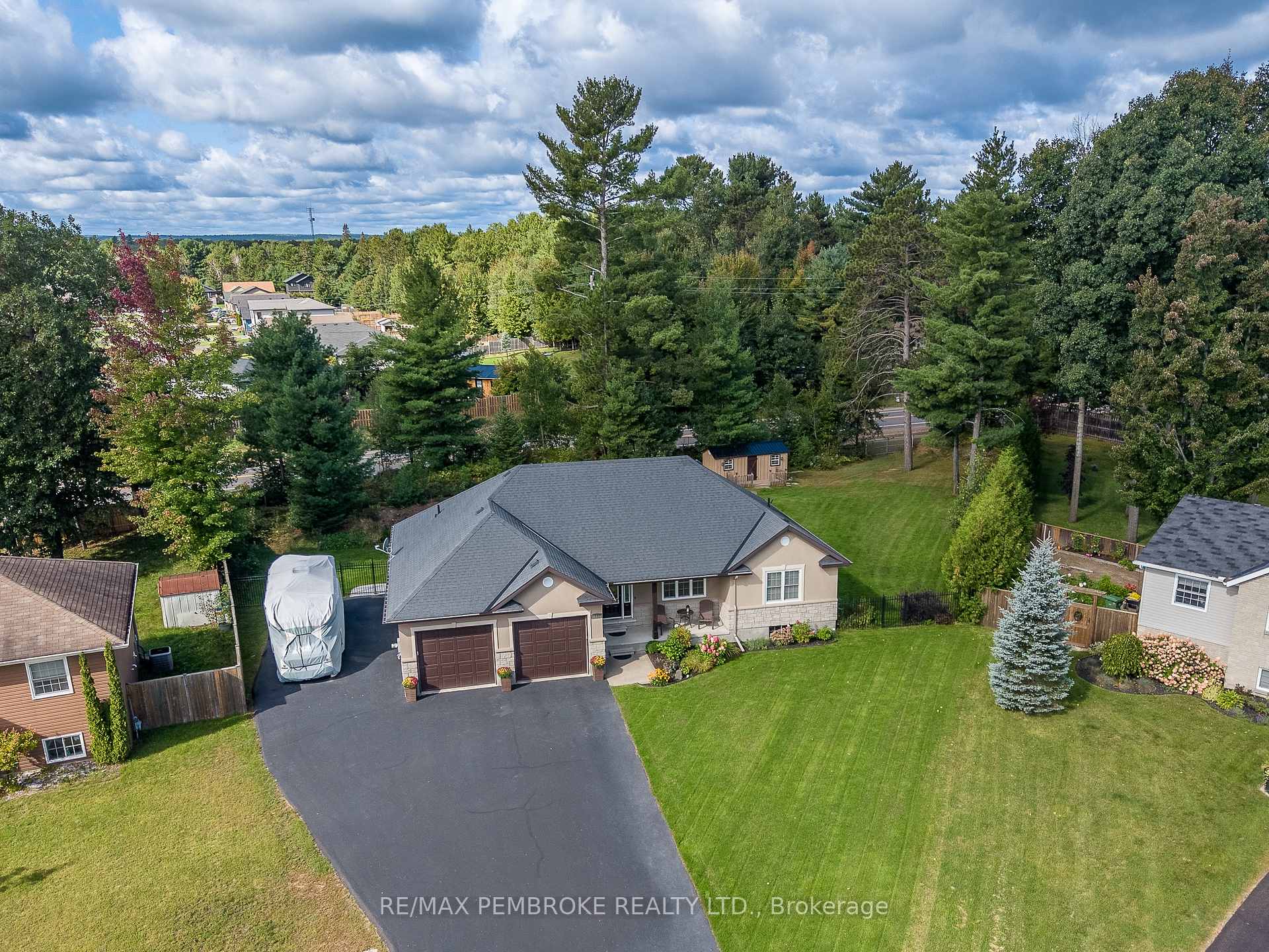 Photo 6 of 221 Oriole Crescent, Petawawa, Petawawa — HOMEH