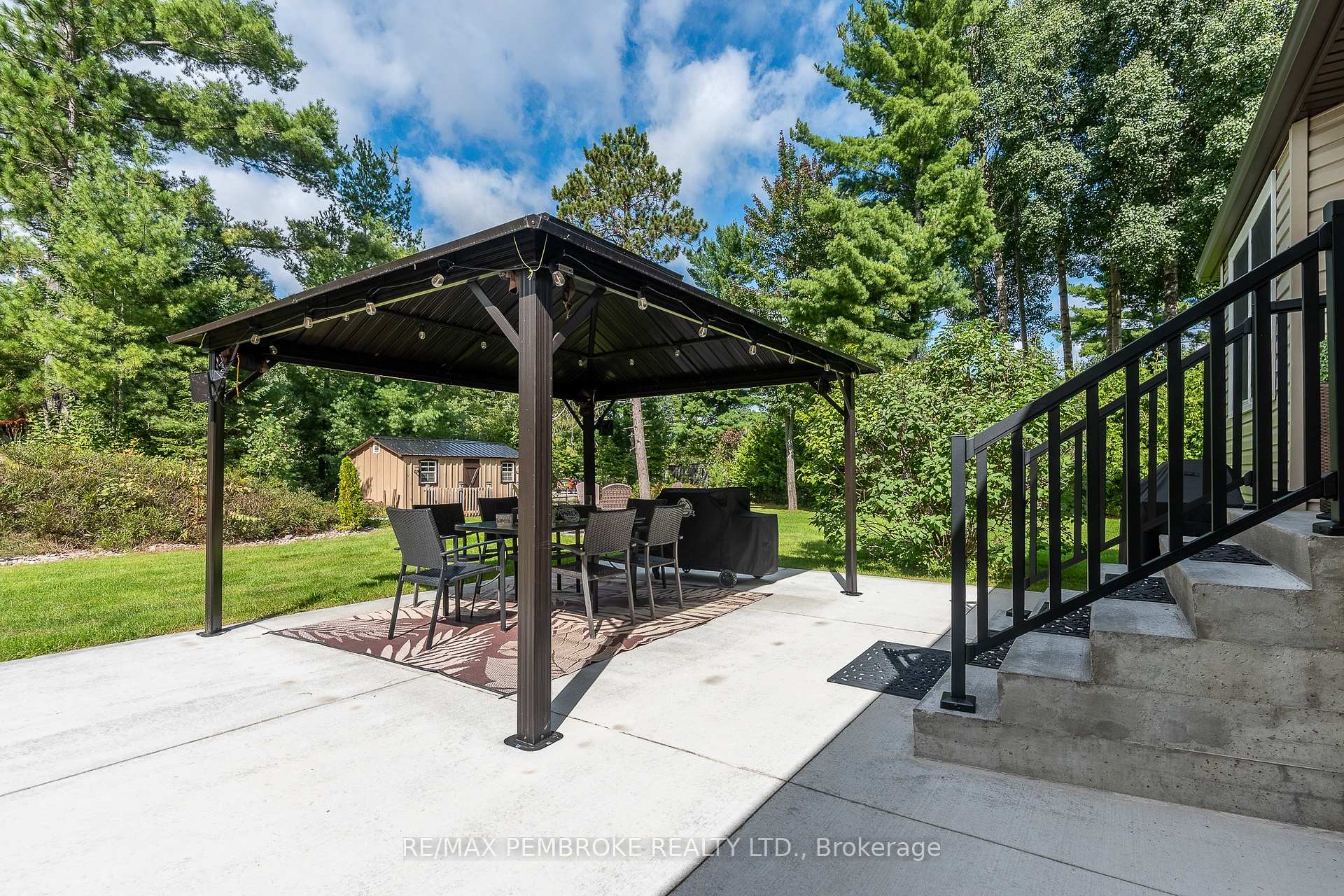Photo 11 of 221 Oriole Crescent, Petawawa, Petawawa — HOMEH