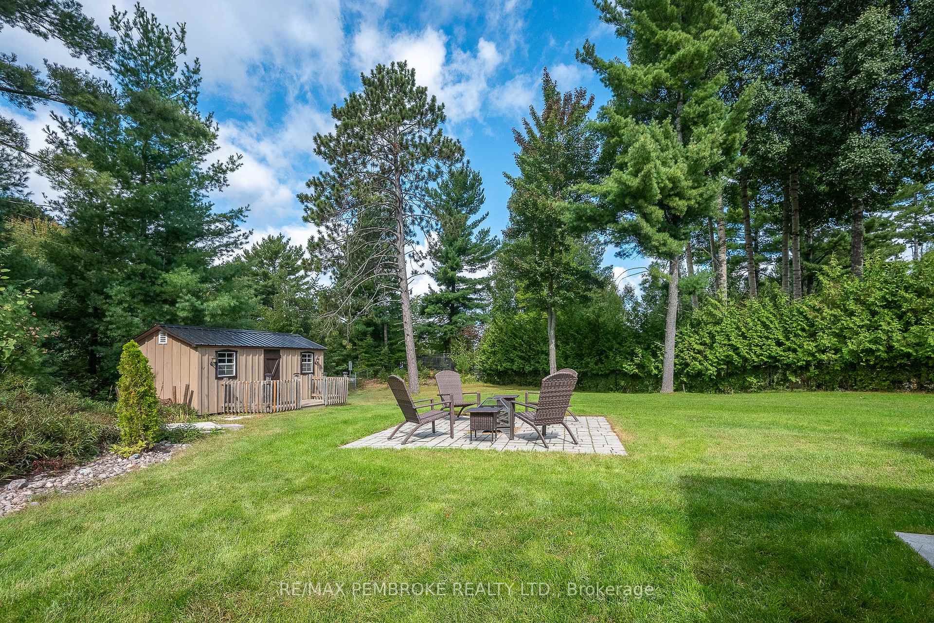 Photo 12 of 221 Oriole Crescent, Petawawa, Petawawa — HOMEH