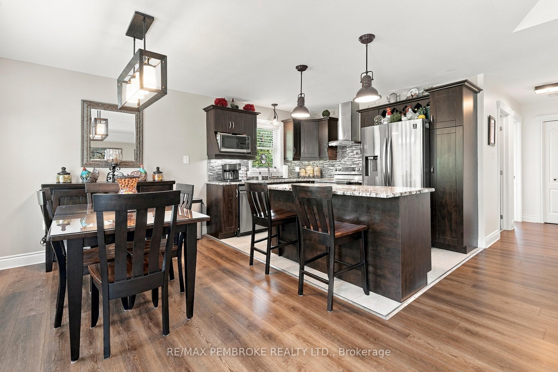 Photo 21 of 221 Oriole Crescent, Petawawa, Petawawa — HOMEH