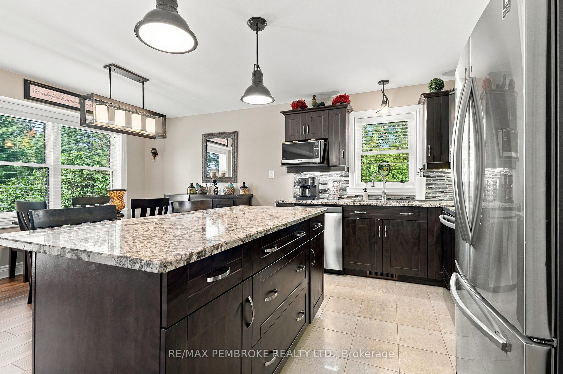 Photo 22 of 221 Oriole Crescent, Petawawa, Petawawa — HOMEH