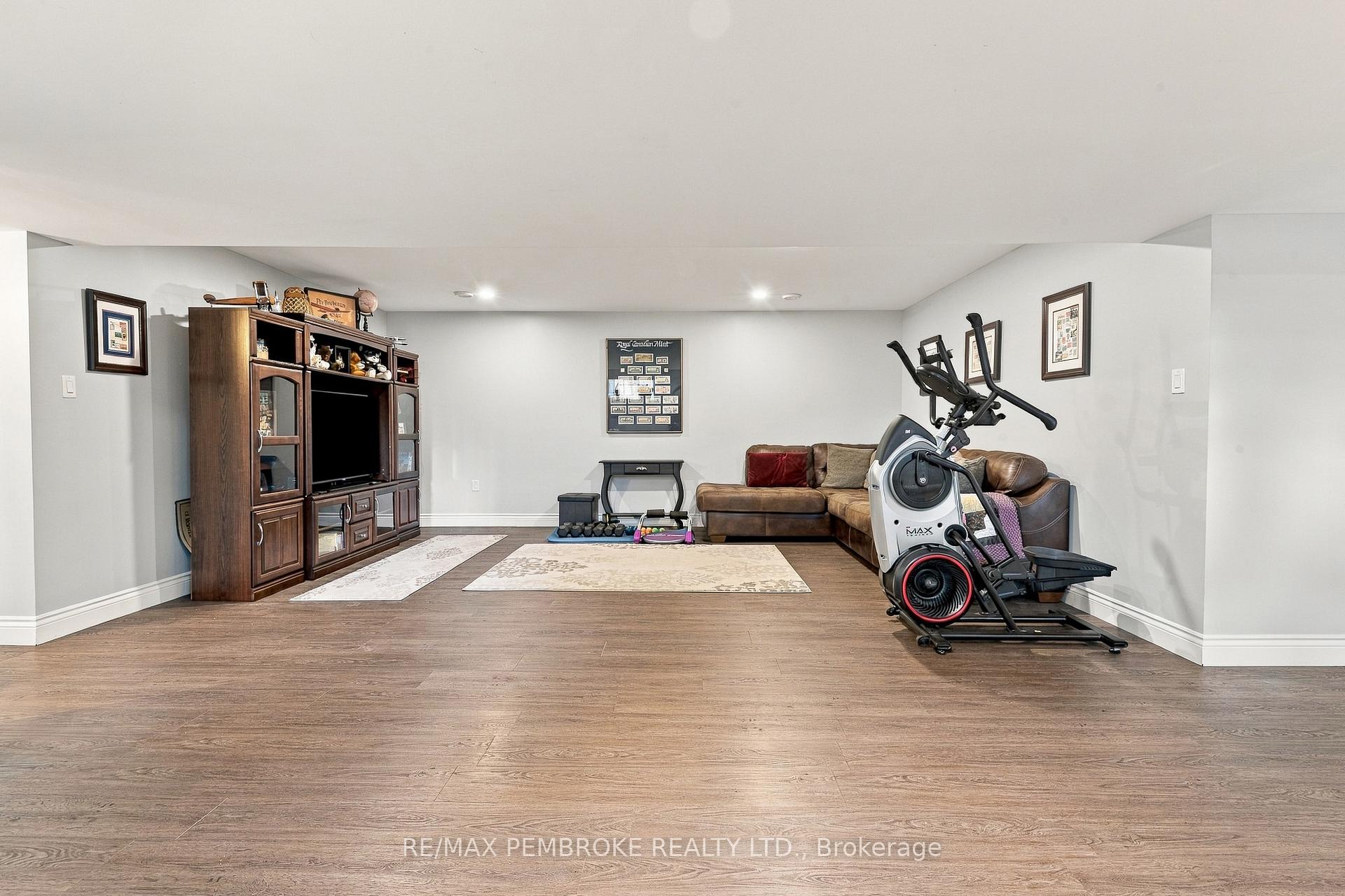 Photo 39 of 221 Oriole Crescent, Petawawa, Petawawa — HOMEH