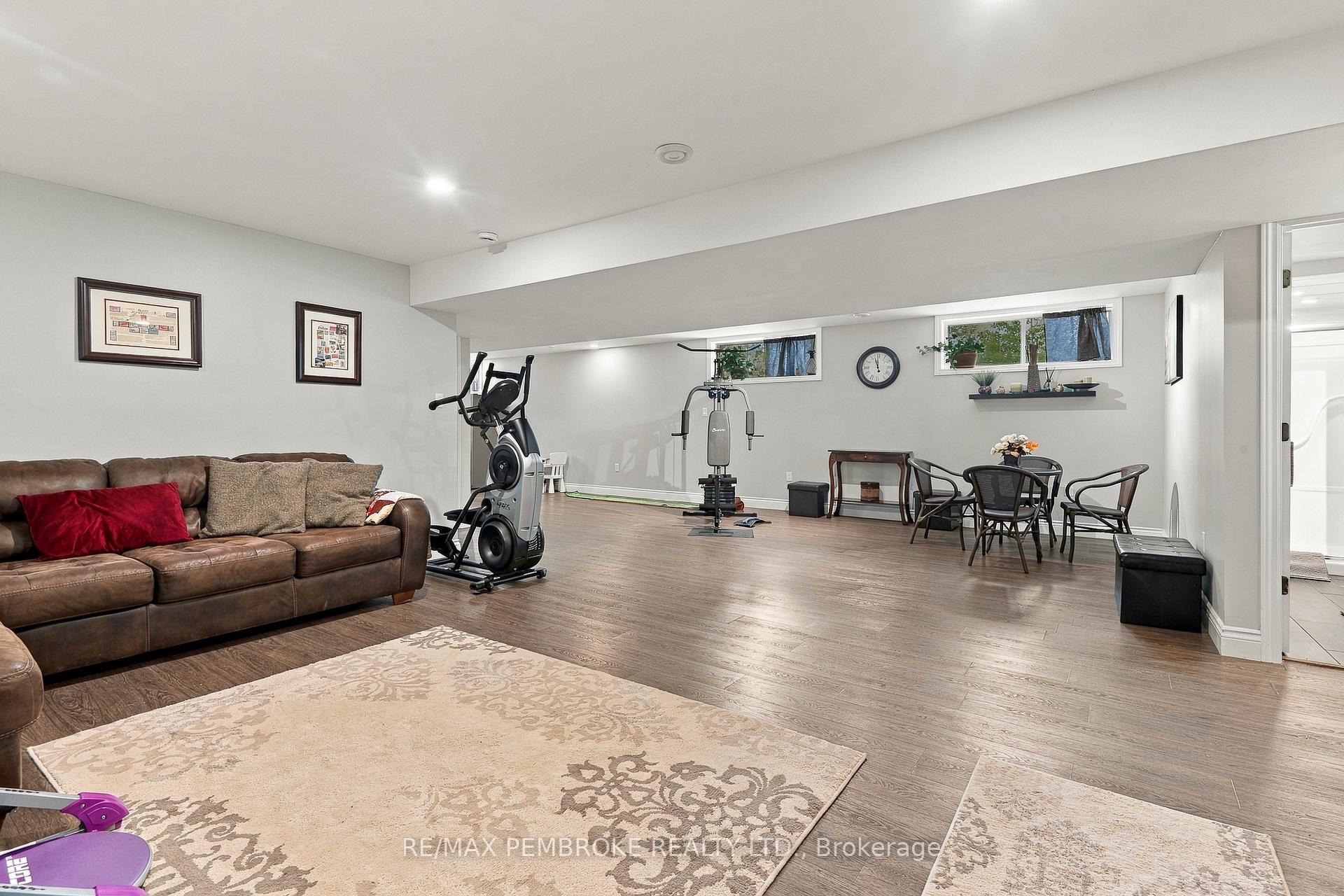 Photo 40 of 221 Oriole Crescent, Petawawa, Petawawa — HOMEH