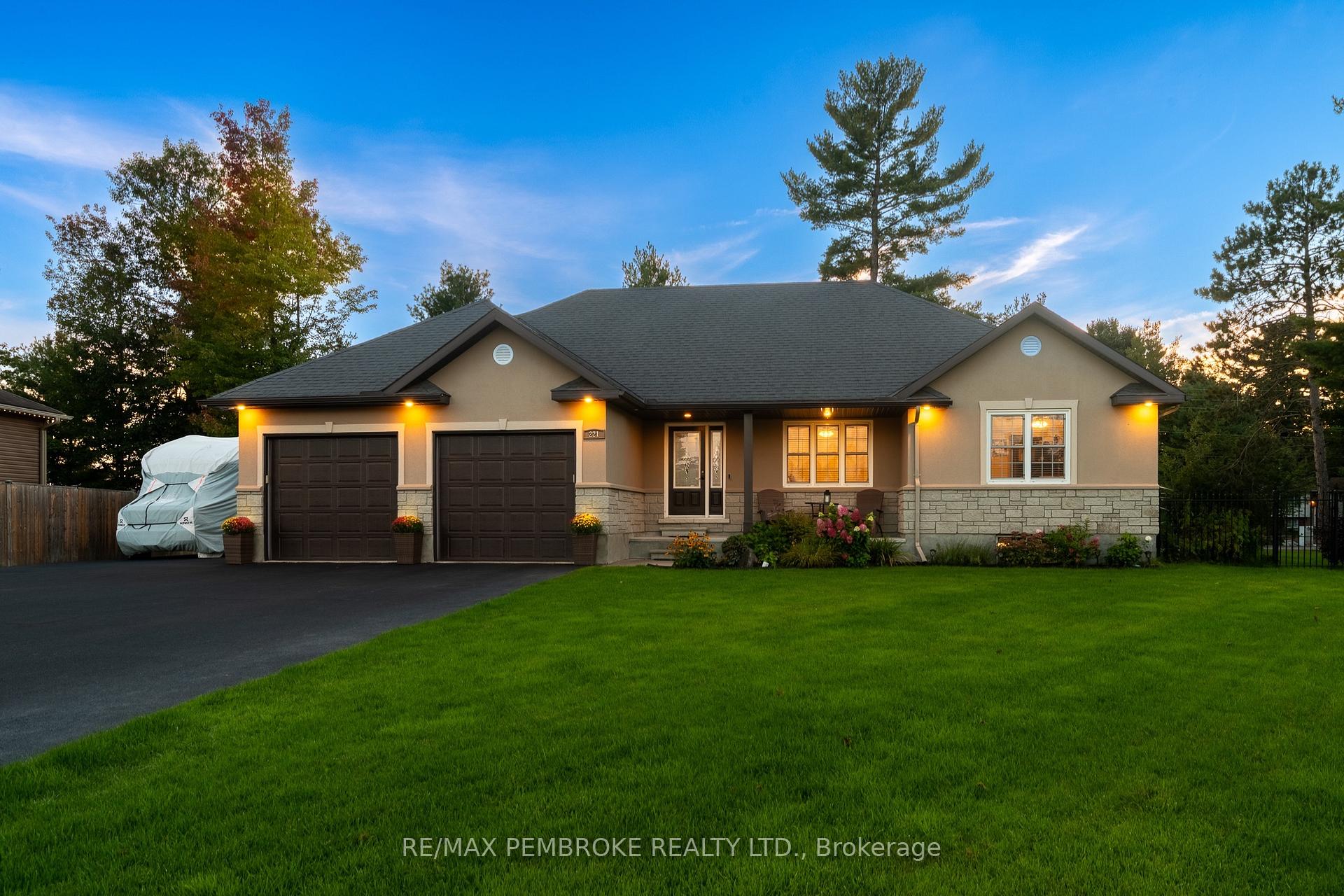 Photo 2 of 221 Oriole Crescent, Petawawa, Petawawa — HOMEH