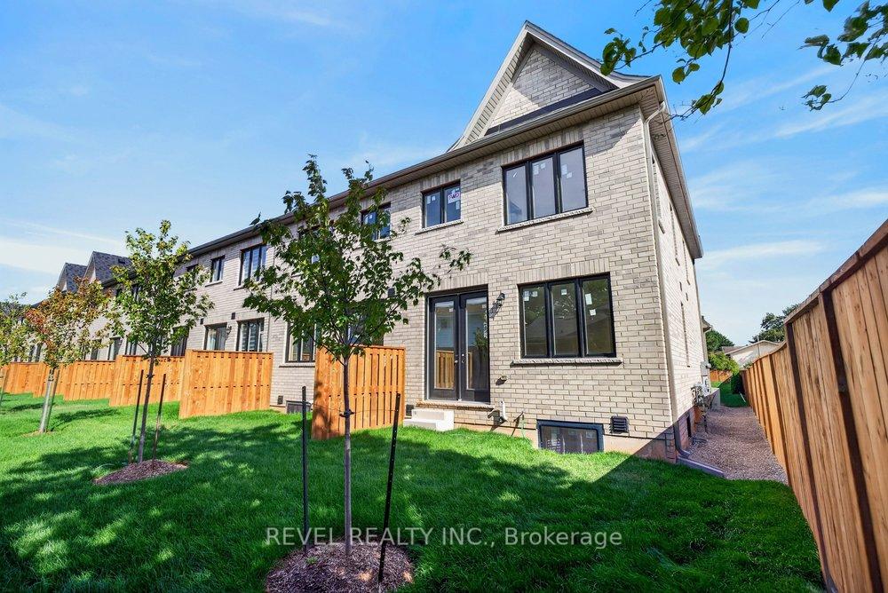 Photo 4 of 3173 Maplehill Drive, Burlington, Roseland — HOMEH