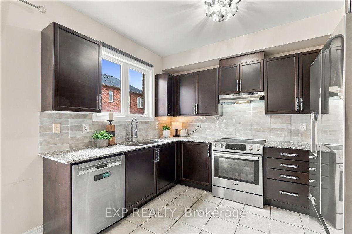 Photo 13 of 27 Rockbrook Trail, Brampton, Northwest Brampton — HOMEH