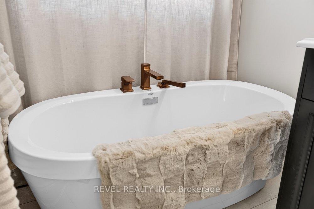 Photo 32 of 3175 Maplehill Drive, Burlington, Roseland — HOMEH