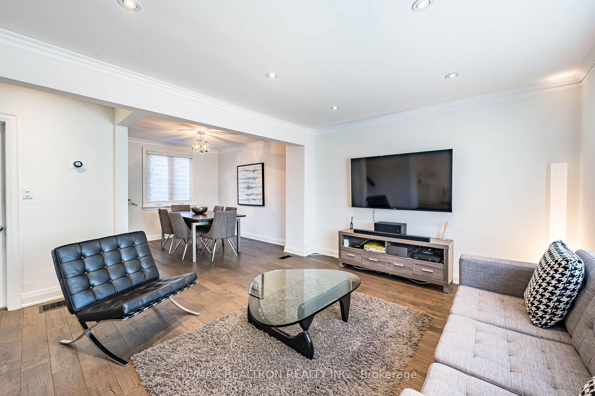 Photo 5 of 9 Ingleside Drive, North York, Downsview-Roding-CFB — HOMEH