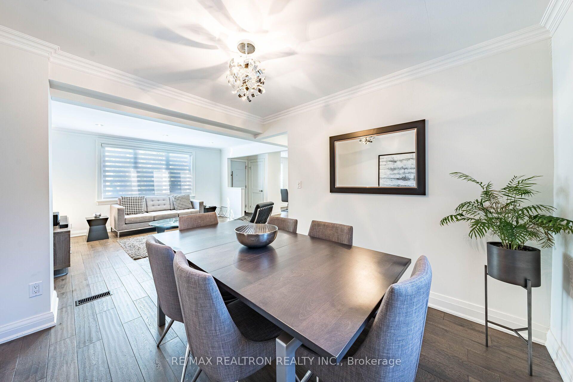 Photo 10 of 9 Ingleside Drive, North York, Downsview-Roding-CFB — HOMEH