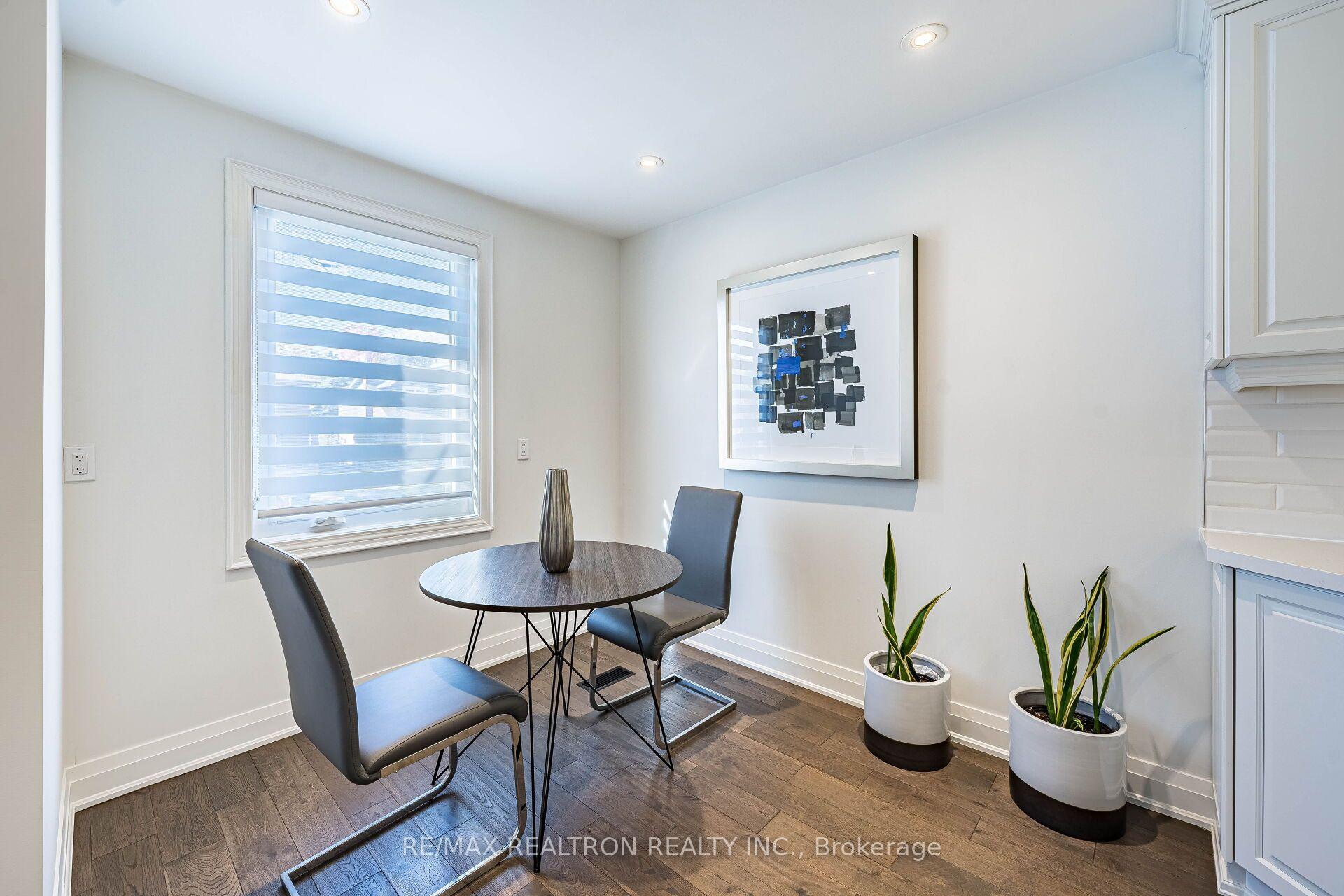 Photo 12 of 9 Ingleside Drive, North York, Downsview-Roding-CFB — HOMEH