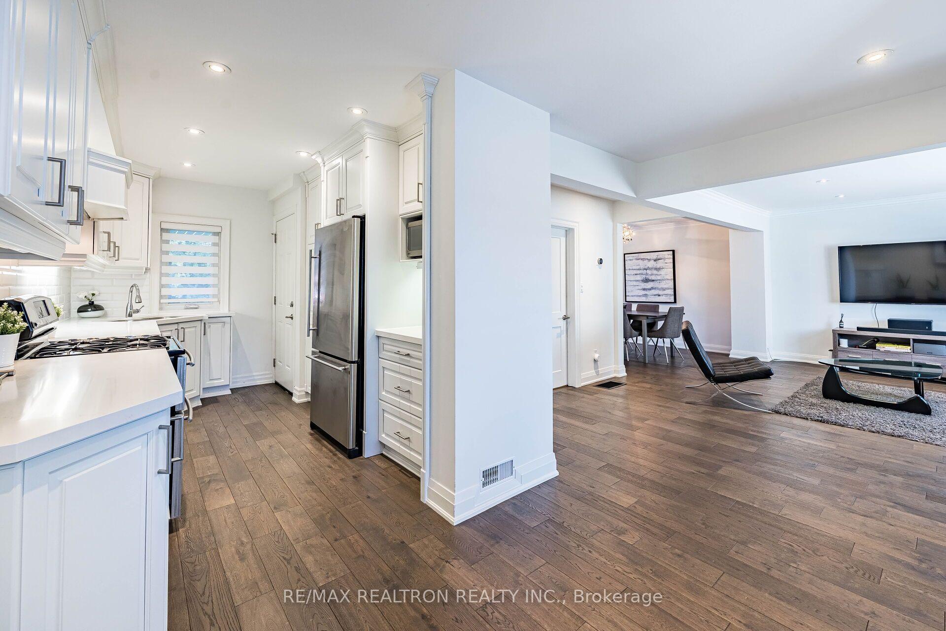 Photo 13 of 9 Ingleside Drive, North York, Downsview-Roding-CFB — HOMEH