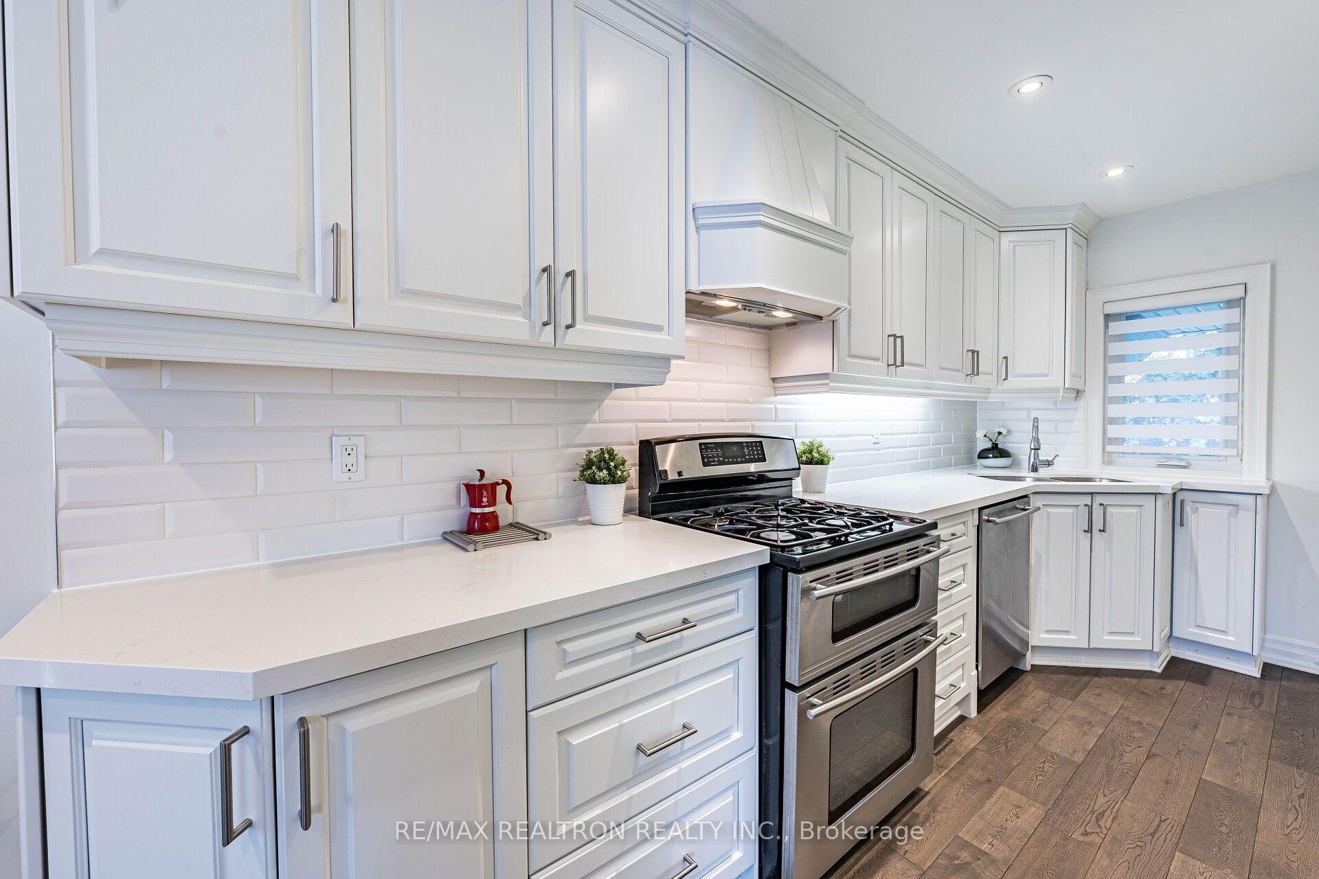 Photo 14 of 9 Ingleside Drive, North York, Downsview-Roding-CFB — HOMEH