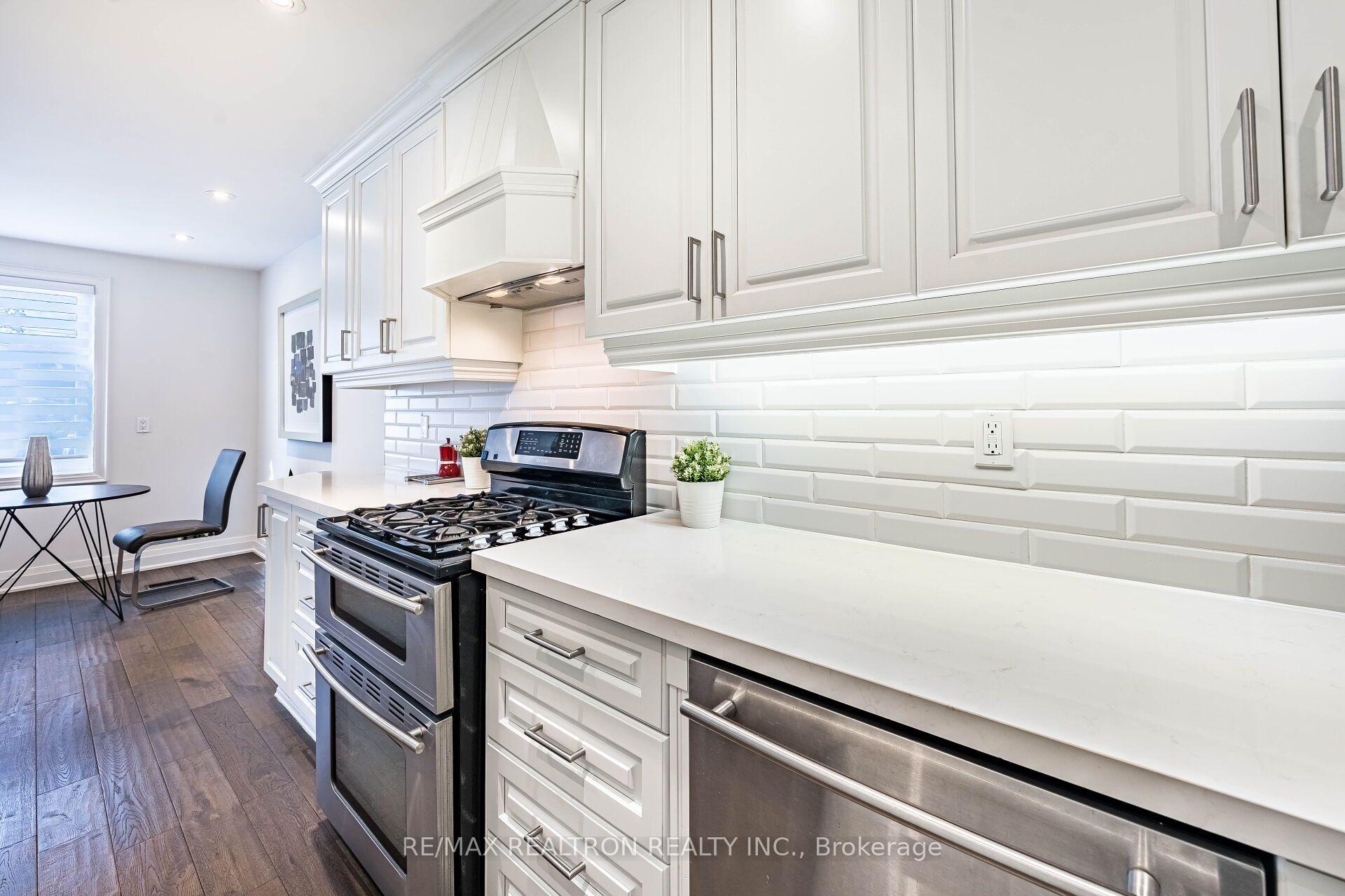 Photo 15 of 9 Ingleside Drive, North York, Downsview-Roding-CFB — HOMEH