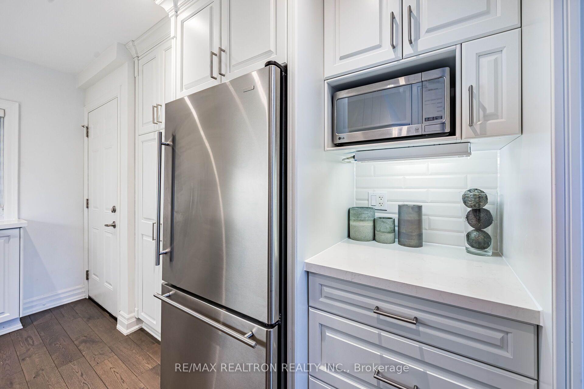 Photo 16 of 9 Ingleside Drive, North York, Downsview-Roding-CFB — HOMEH