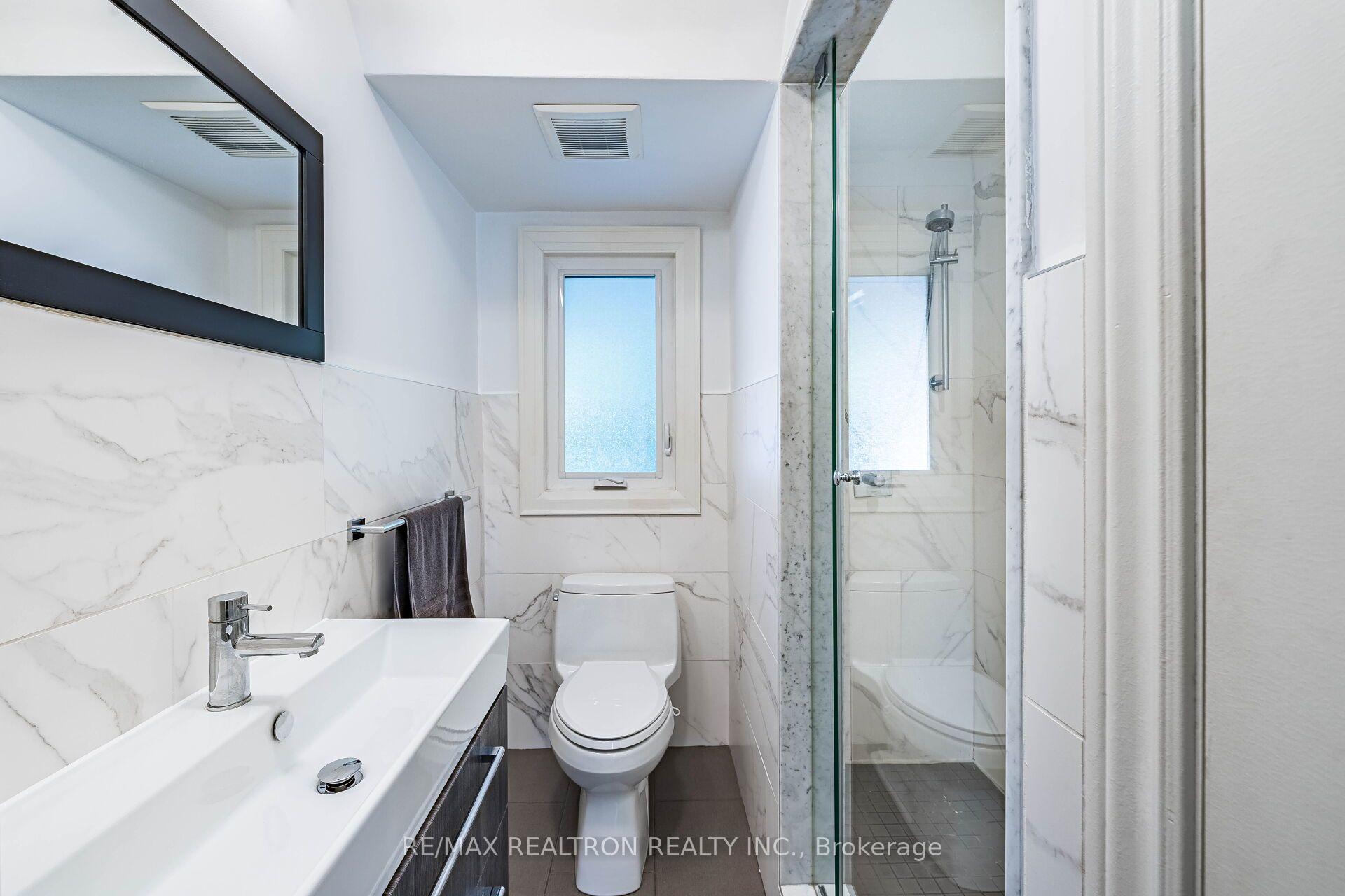 Photo 18 of 9 Ingleside Drive, North York, Downsview-Roding-CFB — HOMEH