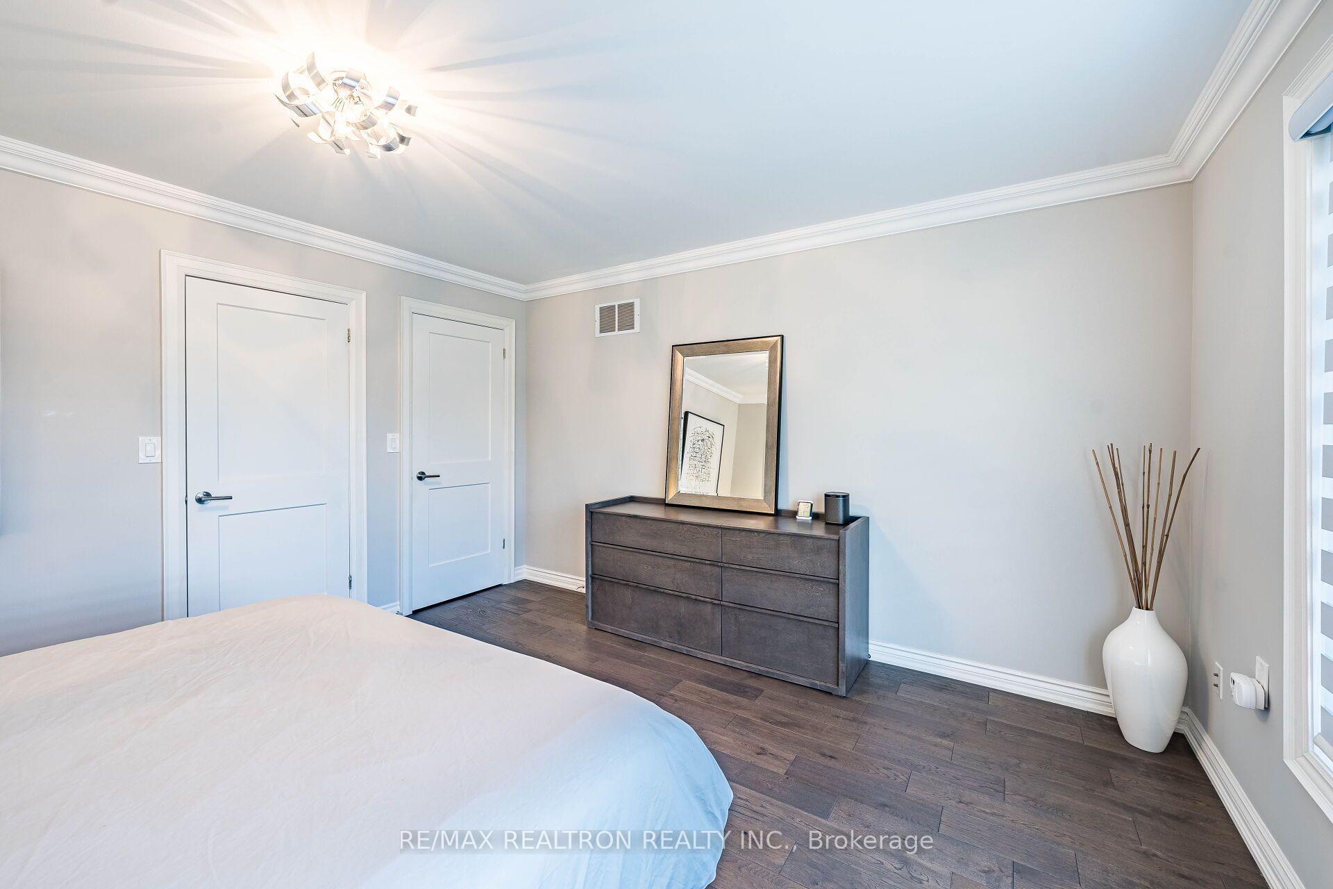 Photo 25 of 9 Ingleside Drive, North York, Downsview-Roding-CFB — HOMEH