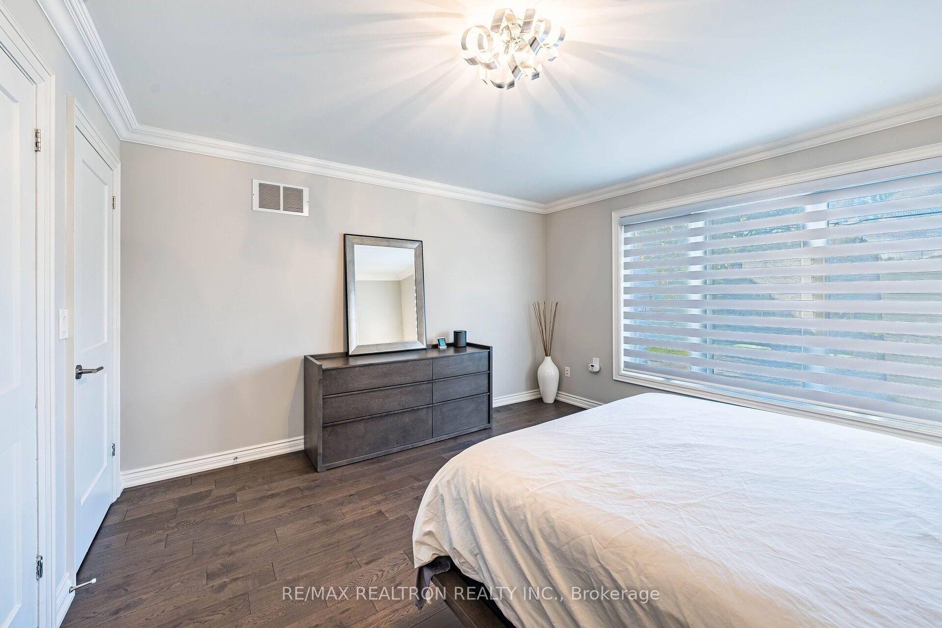 Photo 26 of 9 Ingleside Drive, North York, Downsview-Roding-CFB — HOMEH
