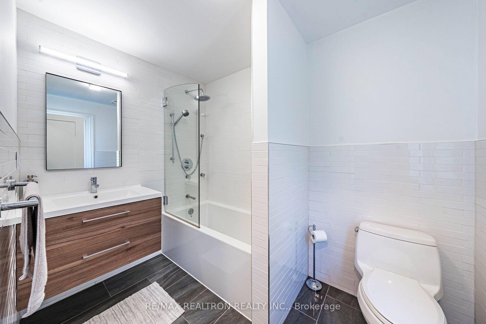 Photo 27 of 9 Ingleside Drive, North York, Downsview-Roding-CFB — HOMEH