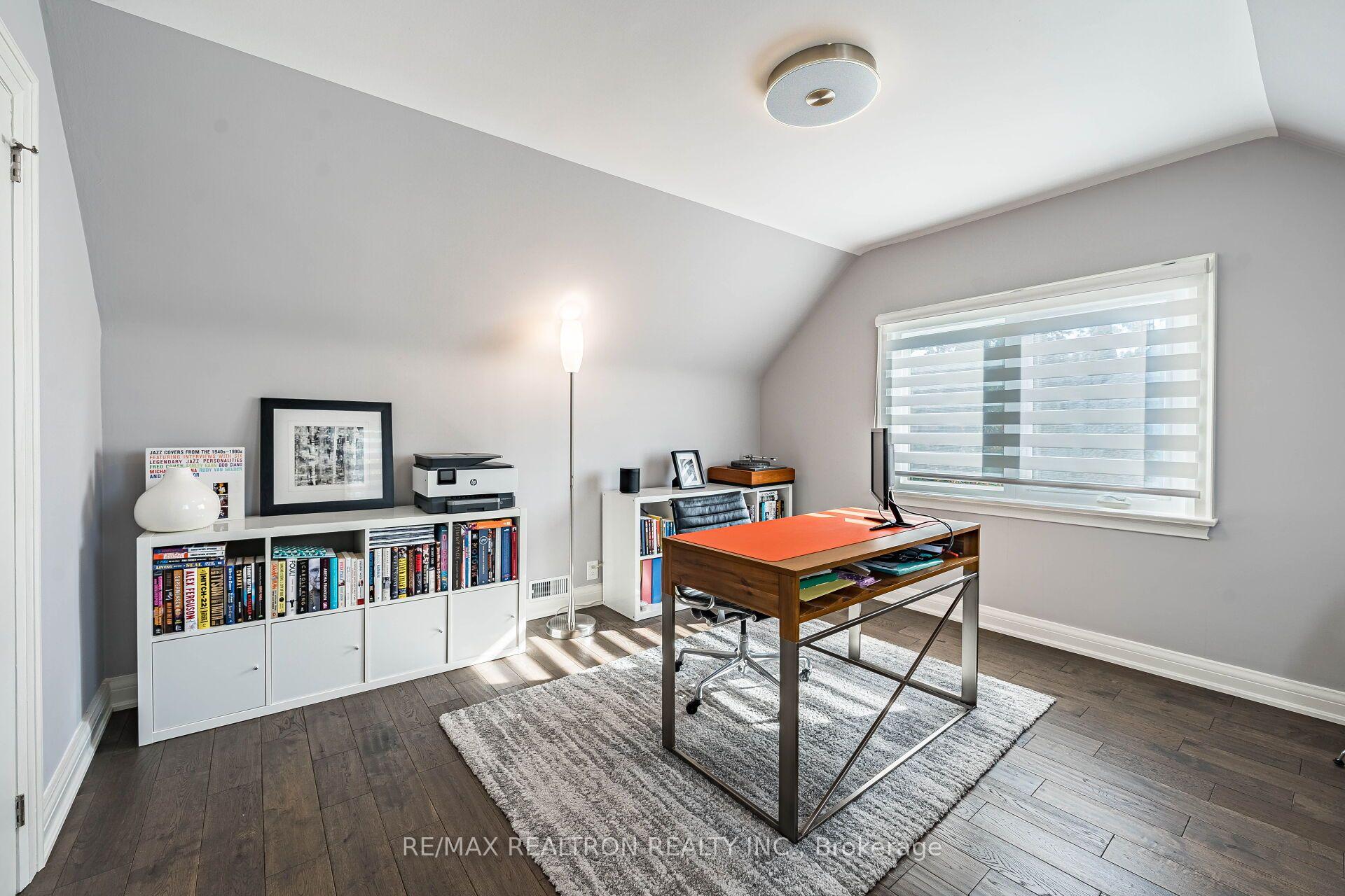 Photo 29 of 9 Ingleside Drive, North York, Downsview-Roding-CFB — HOMEH