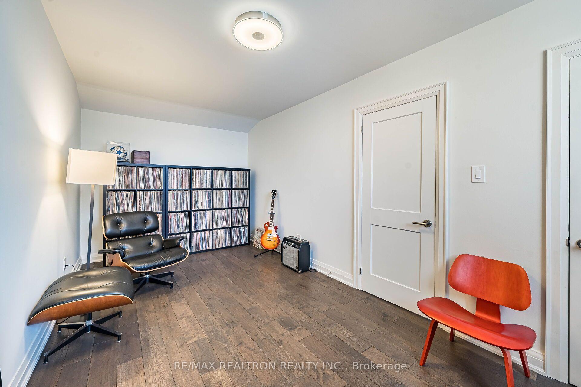 Photo 33 of 9 Ingleside Drive, North York, Downsview-Roding-CFB — HOMEH