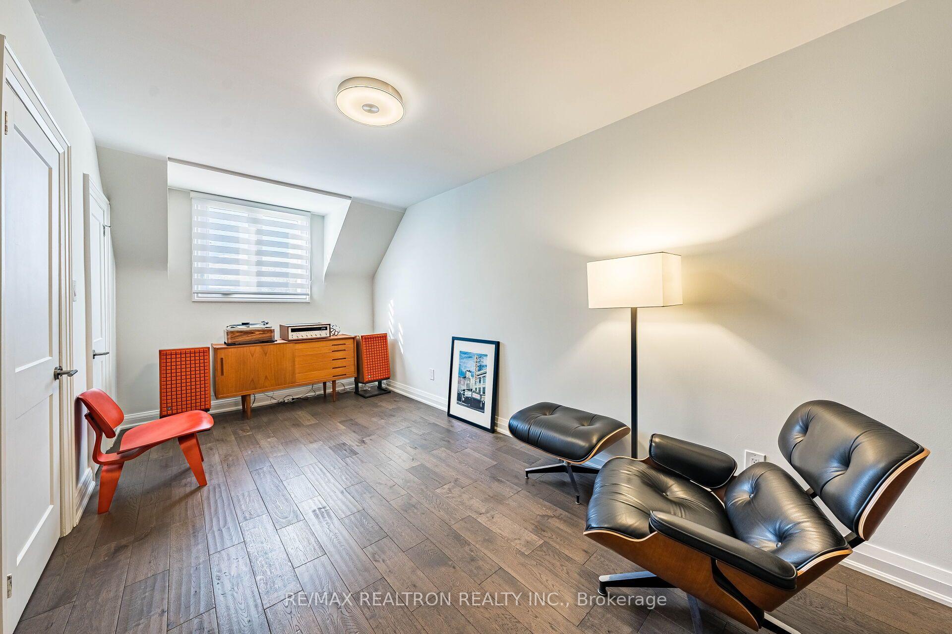 Photo 34 of 9 Ingleside Drive, North York, Downsview-Roding-CFB — HOMEH