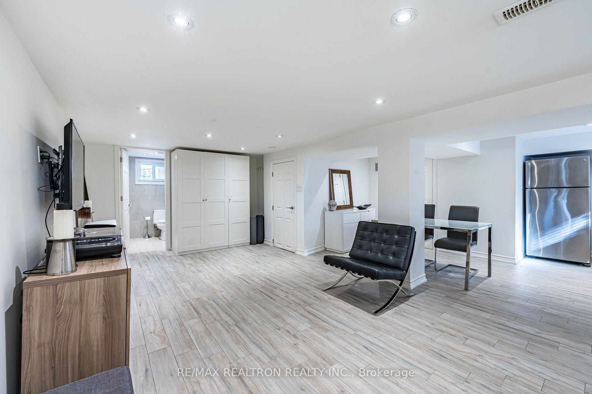 Photo 38 of 9 Ingleside Drive, North York, Downsview-Roding-CFB — HOMEH