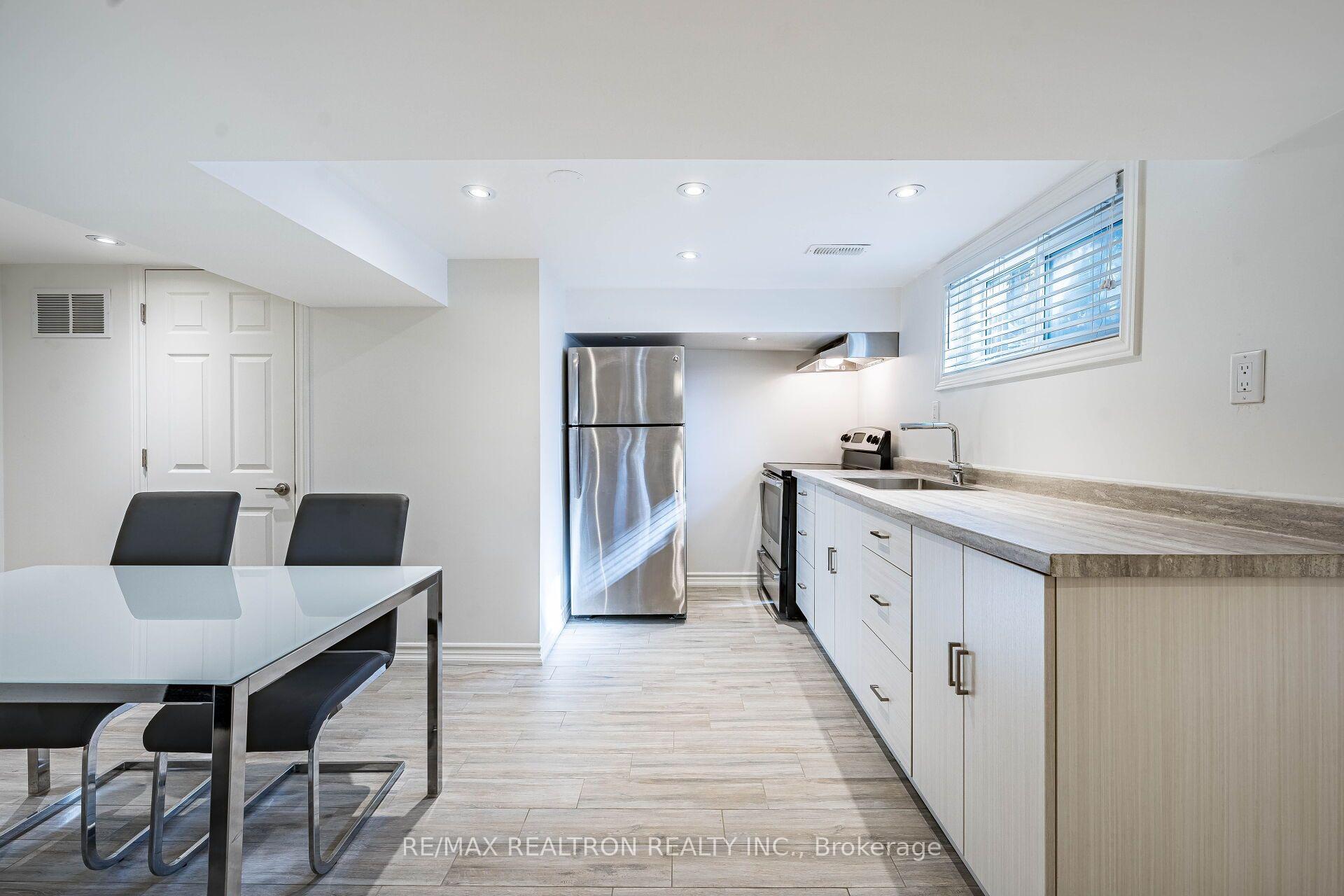 Photo 40 of 9 Ingleside Drive, North York, Downsview-Roding-CFB — HOMEH