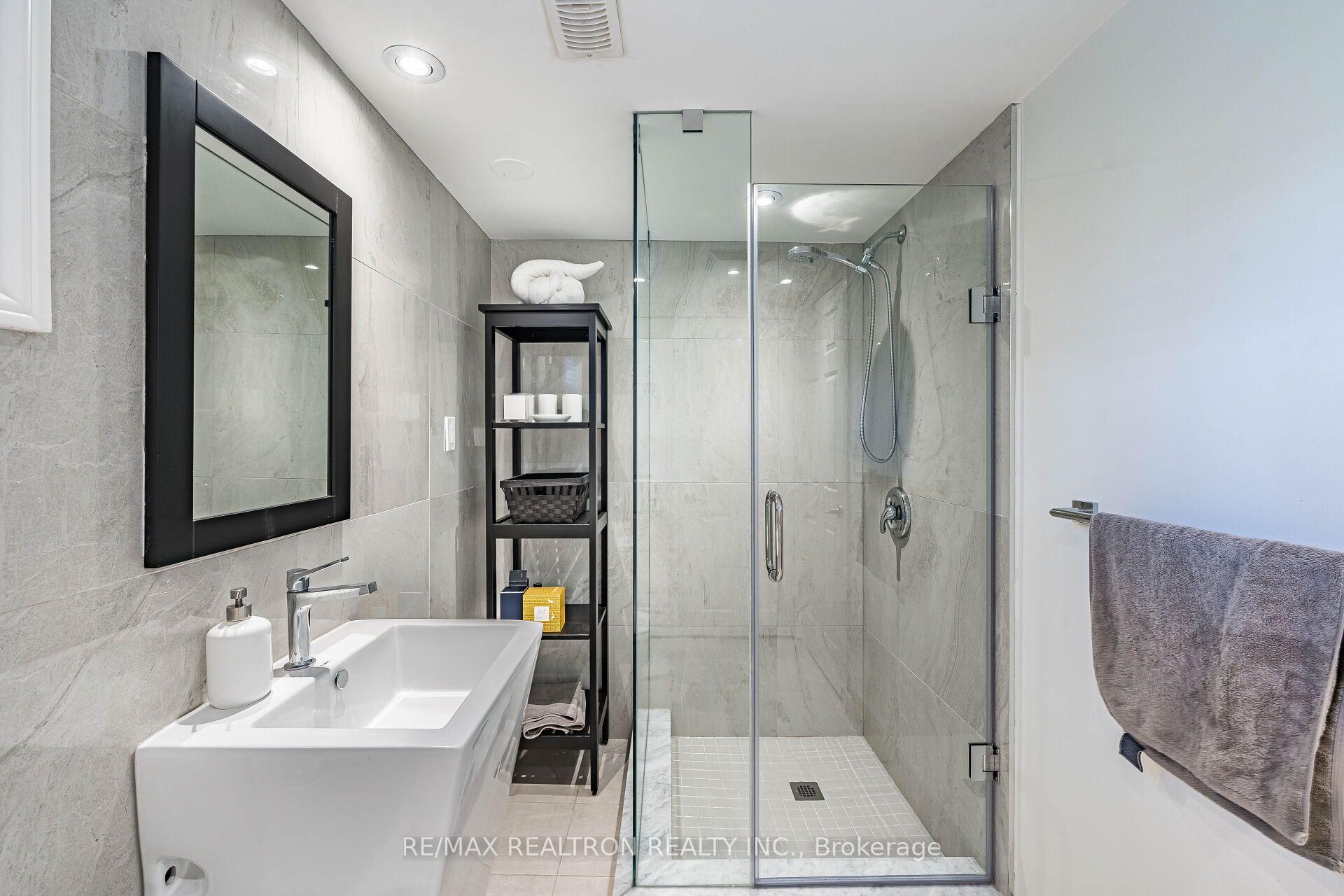 Photo 44 of 9 Ingleside Drive, North York, Downsview-Roding-CFB — HOMEH
