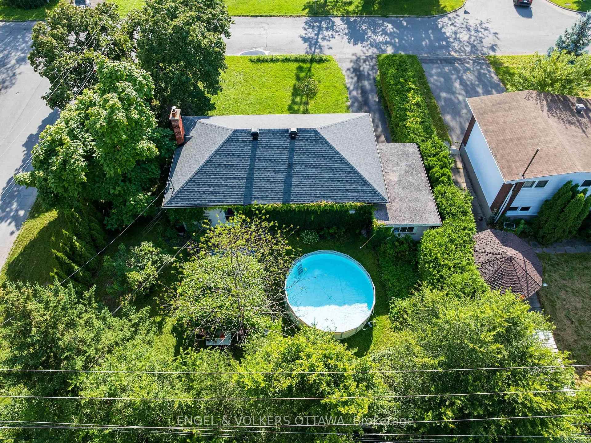 Photo 4 of 11 Hilliard Avenue, Ottawa, City View/Skyline/Fisher Heights/Parkwood Hills — HOMEH