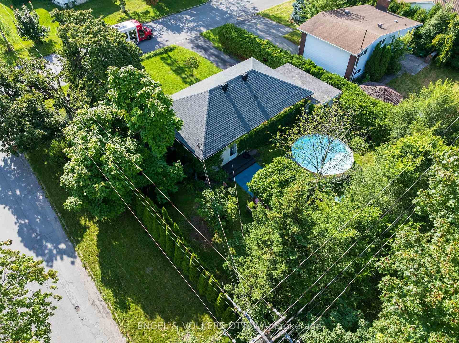 Photo 5 of 11 Hilliard Avenue, Ottawa, City View/Skyline/Fisher Heights/Parkwood Hills — HOMEH