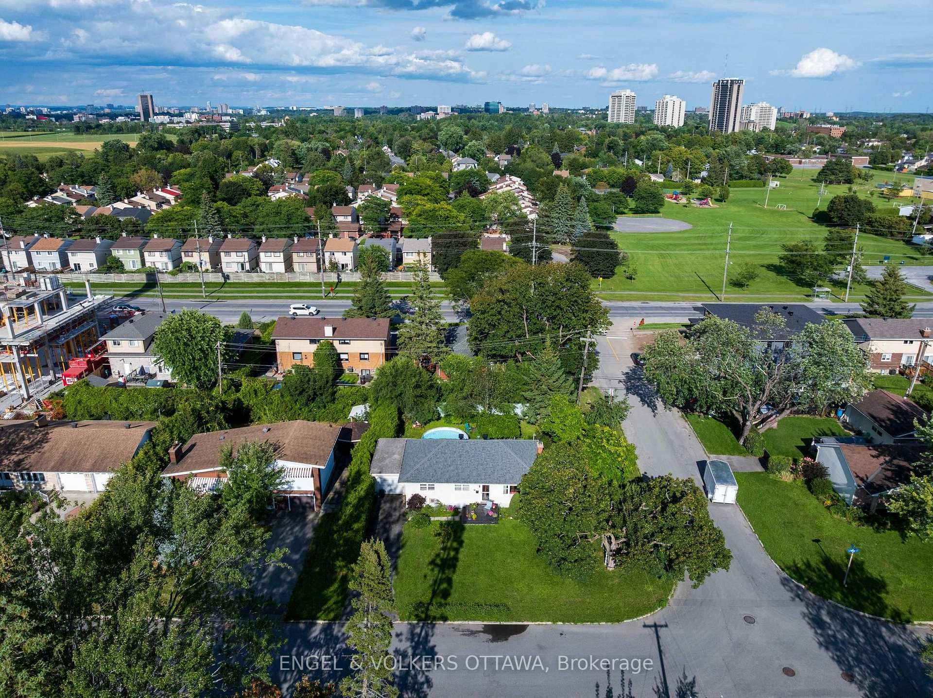 Photo 8 of 11 Hilliard Avenue, Ottawa, City View/Skyline/Fisher Heights/Parkwood Hills — HOMEH