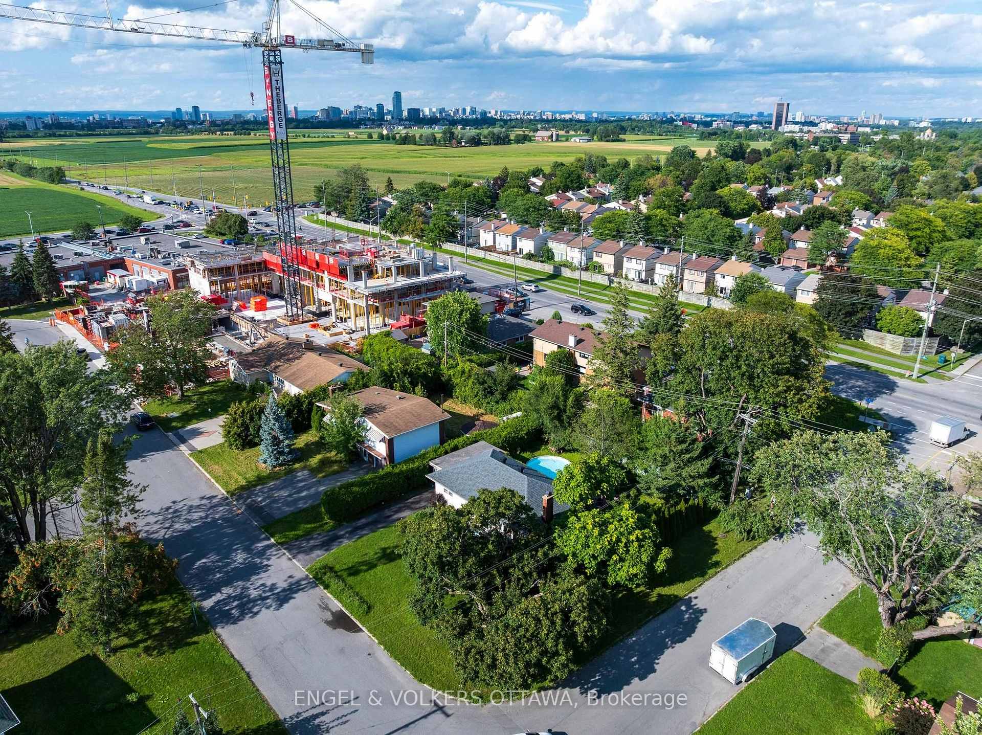 Photo 9 of 11 Hilliard Avenue, Ottawa, City View/Skyline/Fisher Heights/Parkwood Hills — HOMEH